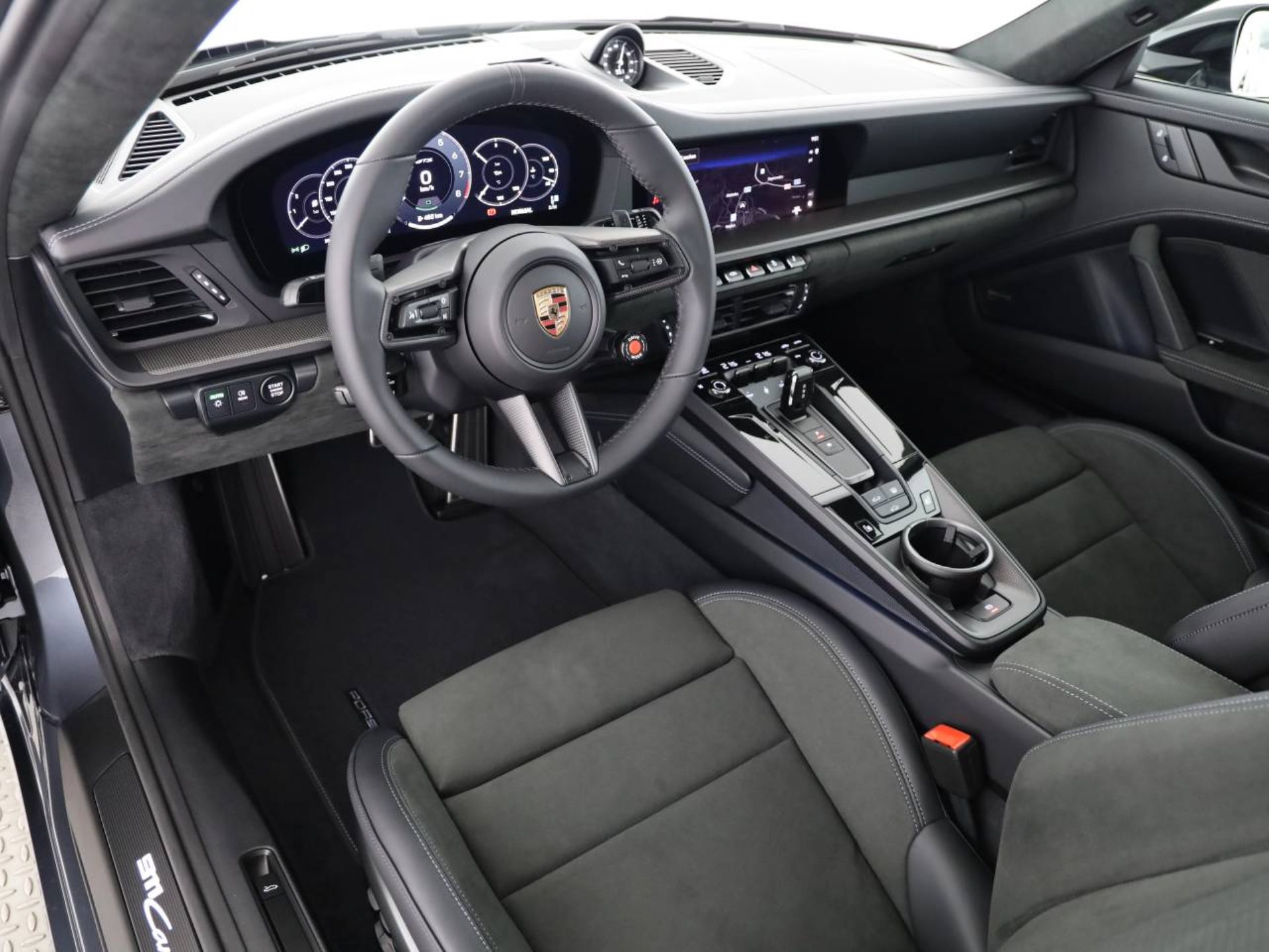 PORSCHE 911 Carrera 4 GTS-showroom-element-3