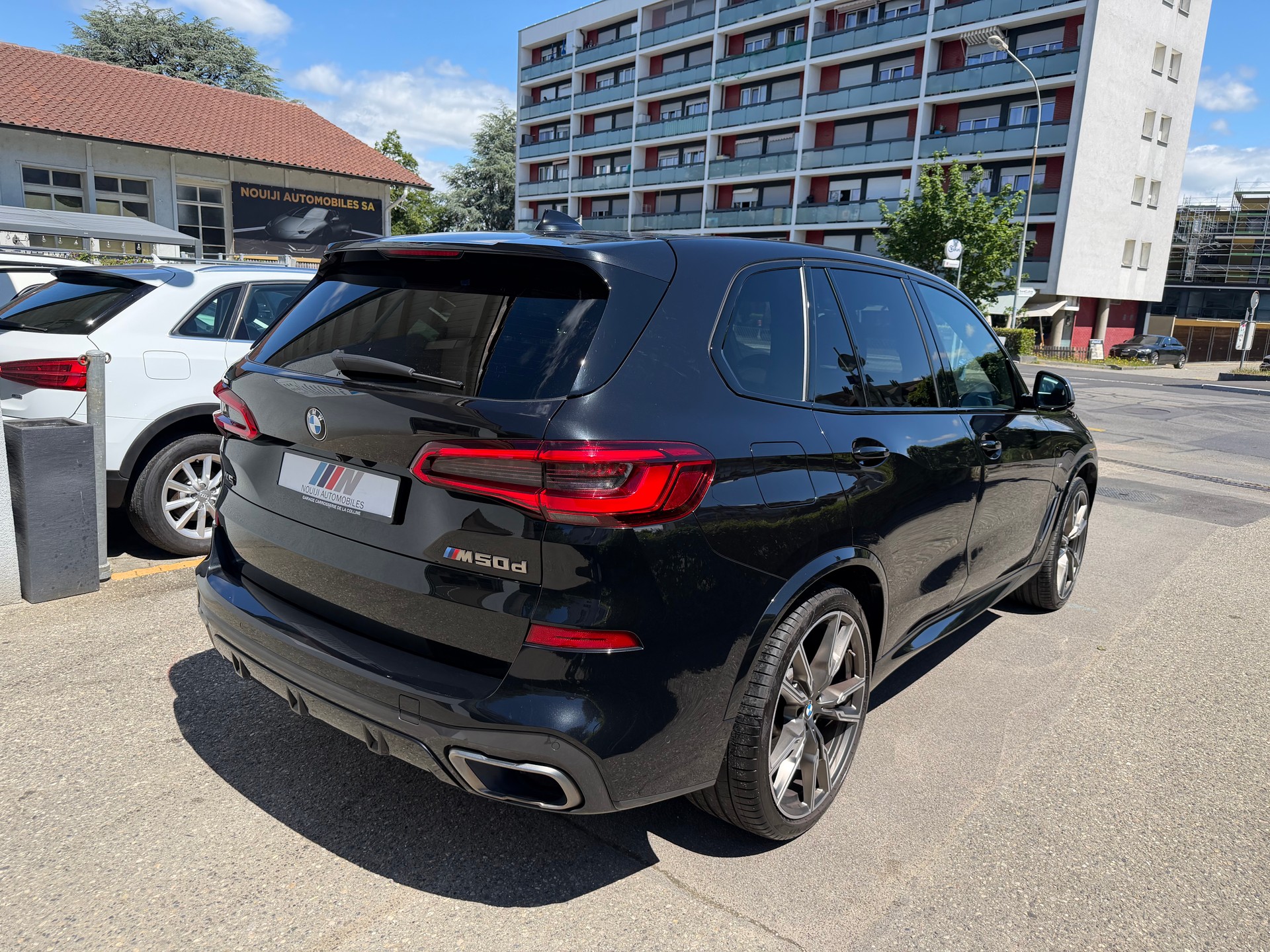BMW X5 xDrive M50d Steptronic-image-25