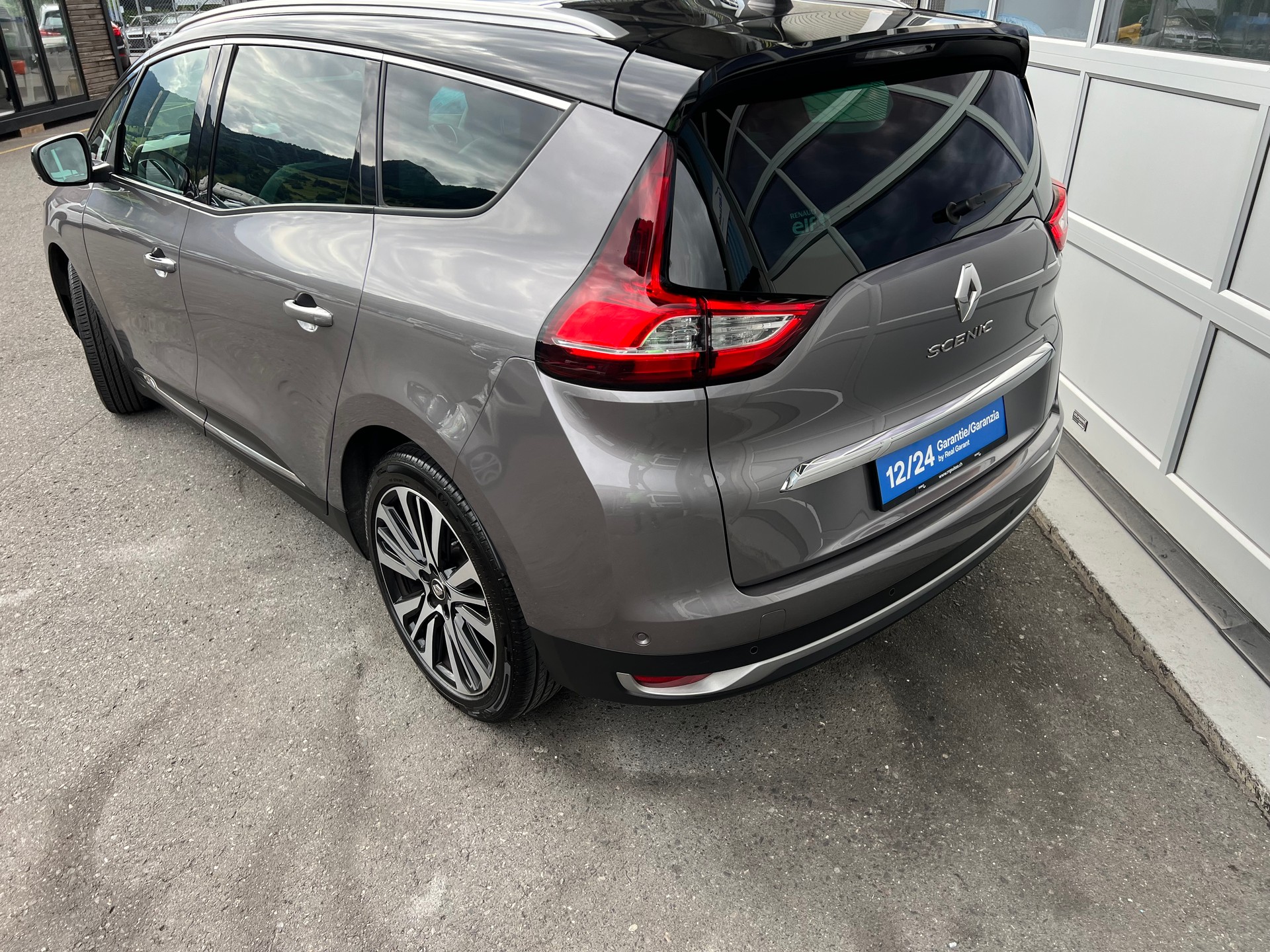 RENAULT Grand Scénic 1.6 dCi Initiale Paris EDC *** 7 Sitze * Panoramadach * Leder * Head -Up Display * 12 / 24 Mt. Garantie möglich ***-showroom-element-3