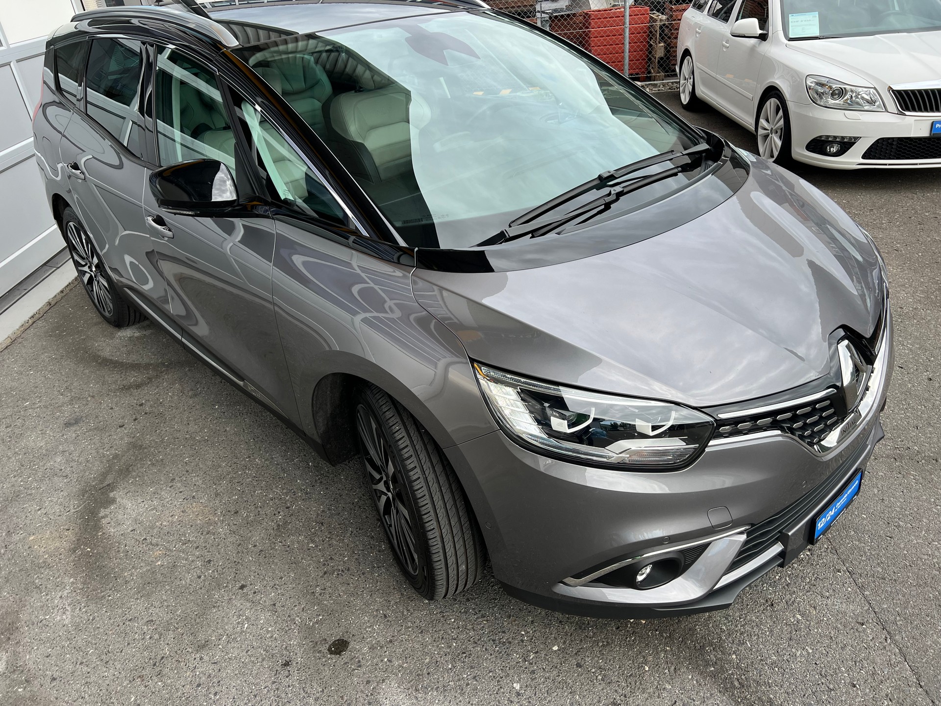 RENAULT Grand Scénic 1.6 dCi Initiale Paris EDC *** 7 Sitze * Panoramadach * Leder * Head -Up Display * 12 / 24 Mt. Garantie möglich ***-image-5