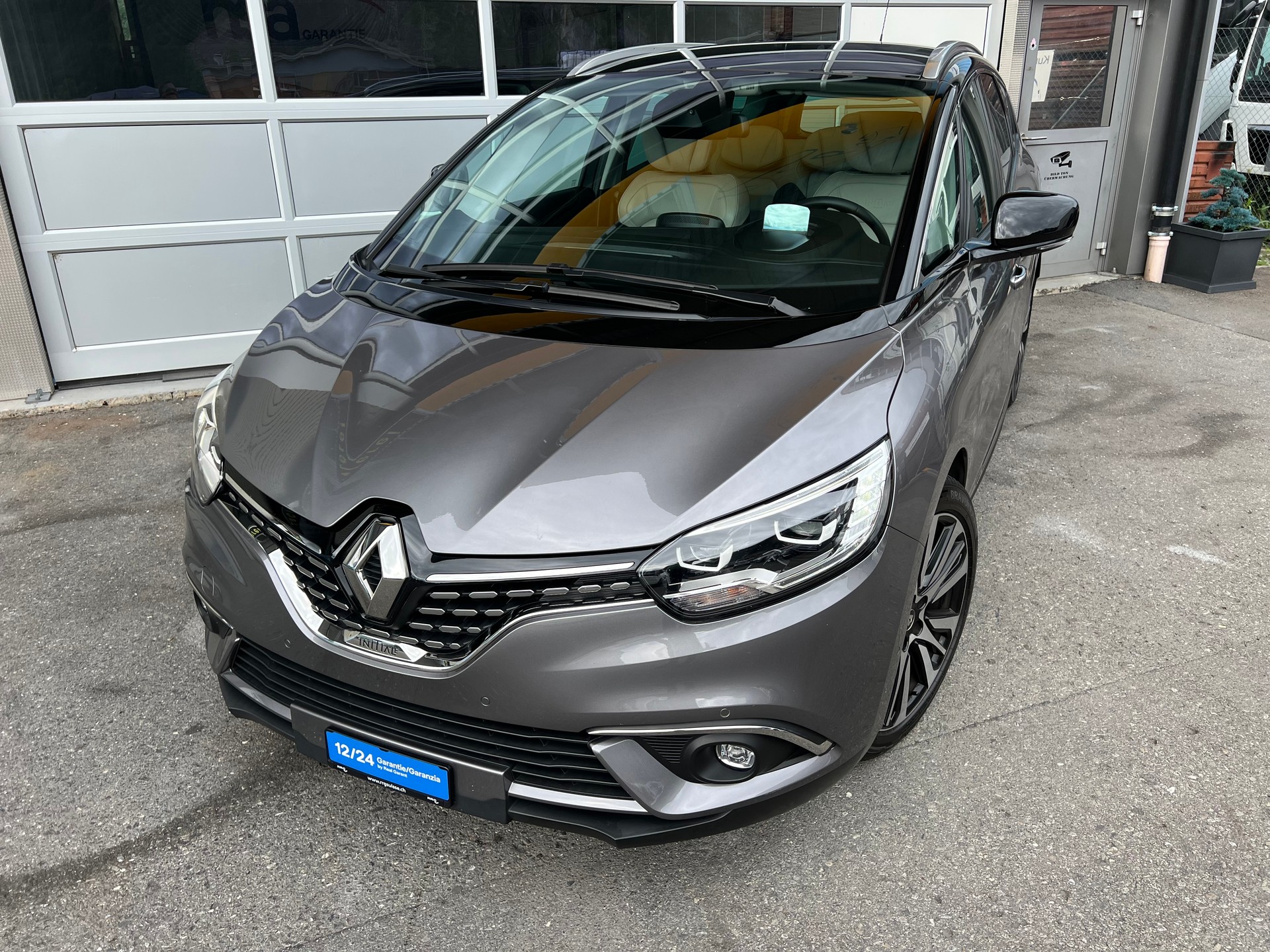 RENAULT Grand Scénic 1.6 dCi Initiale Paris EDC *** 7 Sitze * Panoramadach * Leder * Head -Up Display * 12 / 24 Mt. Garantie möglich ***-showroom-element-1
