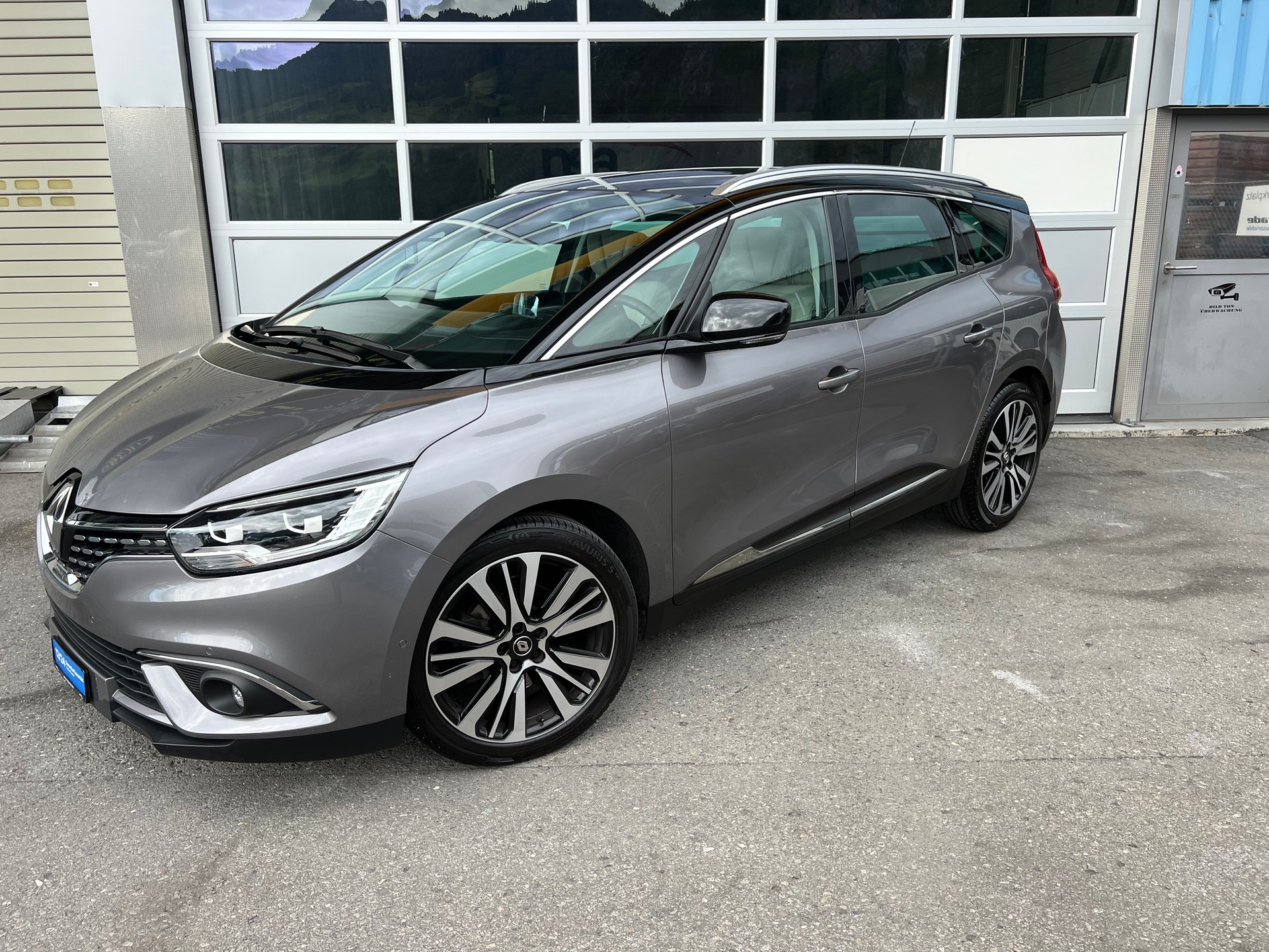 RENAULT Grand Scénic 1.6 dCi Initiale Paris EDC *** 7 Sitze * Panoramadach * Leder * Head -Up Display * 12 / 24 Mt. Garantie möglich ***-showroom-element-2