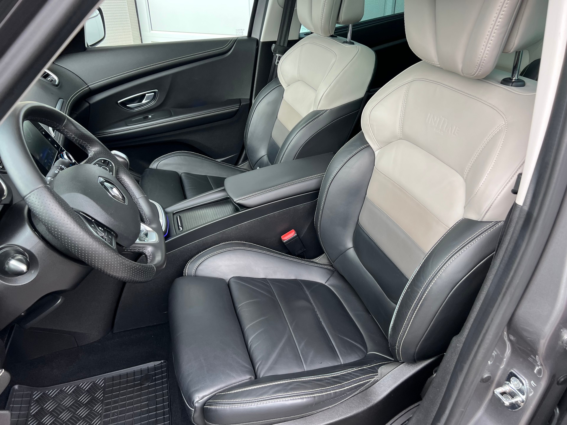 RENAULT Grand Scénic 1.6 dCi Initiale Paris EDC *** 7 Sitze * Panoramadach * Leder * Head -Up Display * 12 / 24 Mt. Garantie möglich ***-image-18