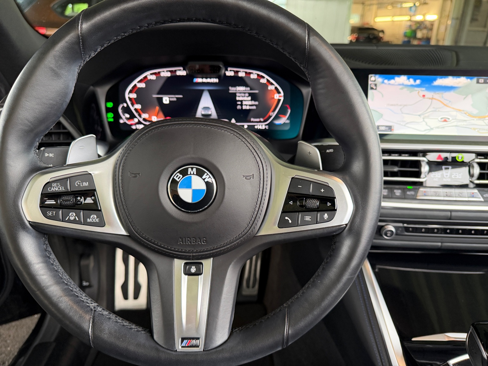BMW M440i xDrive Cabrio-image-11