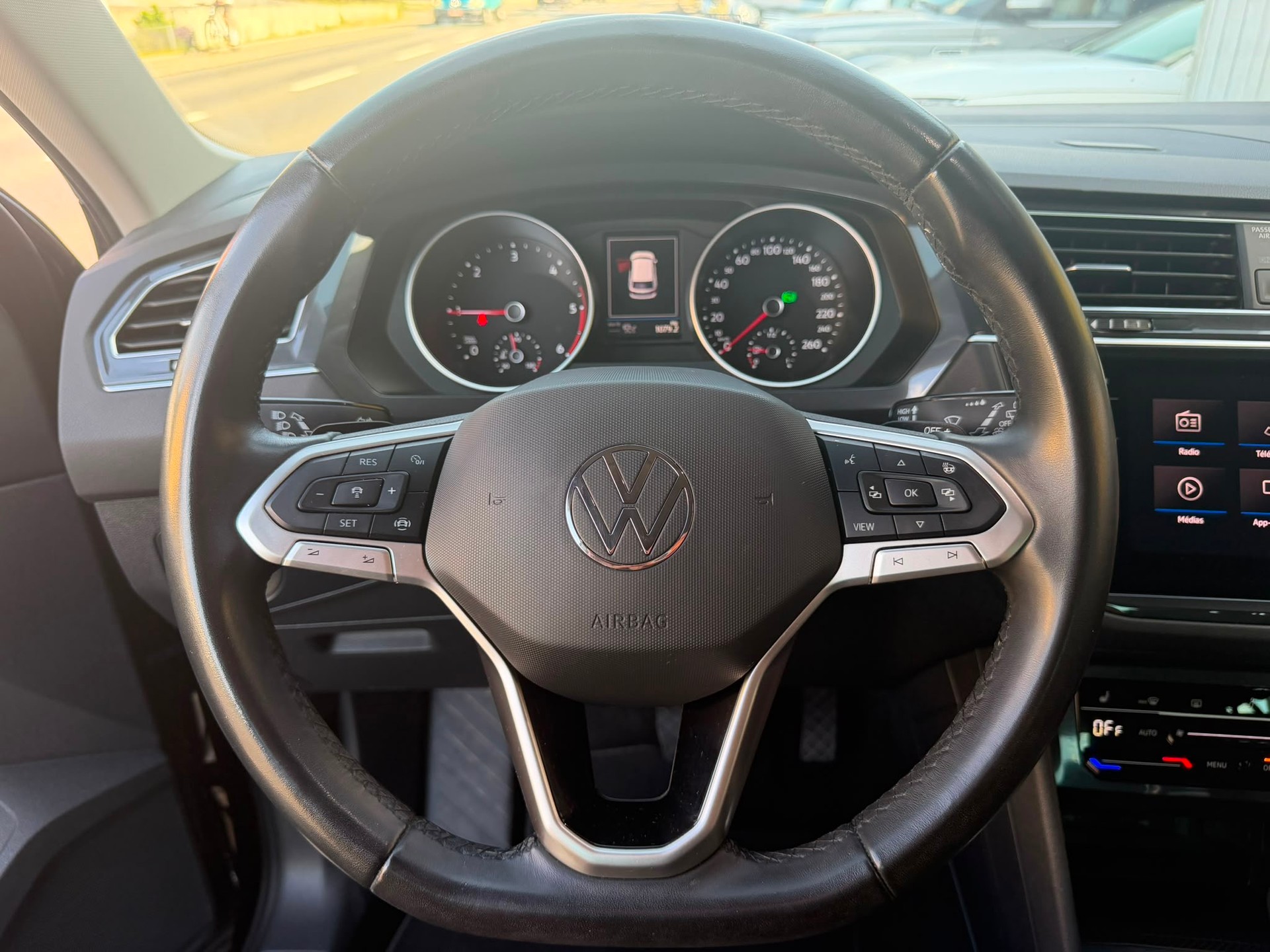 VW Tiguan 2.0 TDI SCR Life 4Motion DSG-image-12