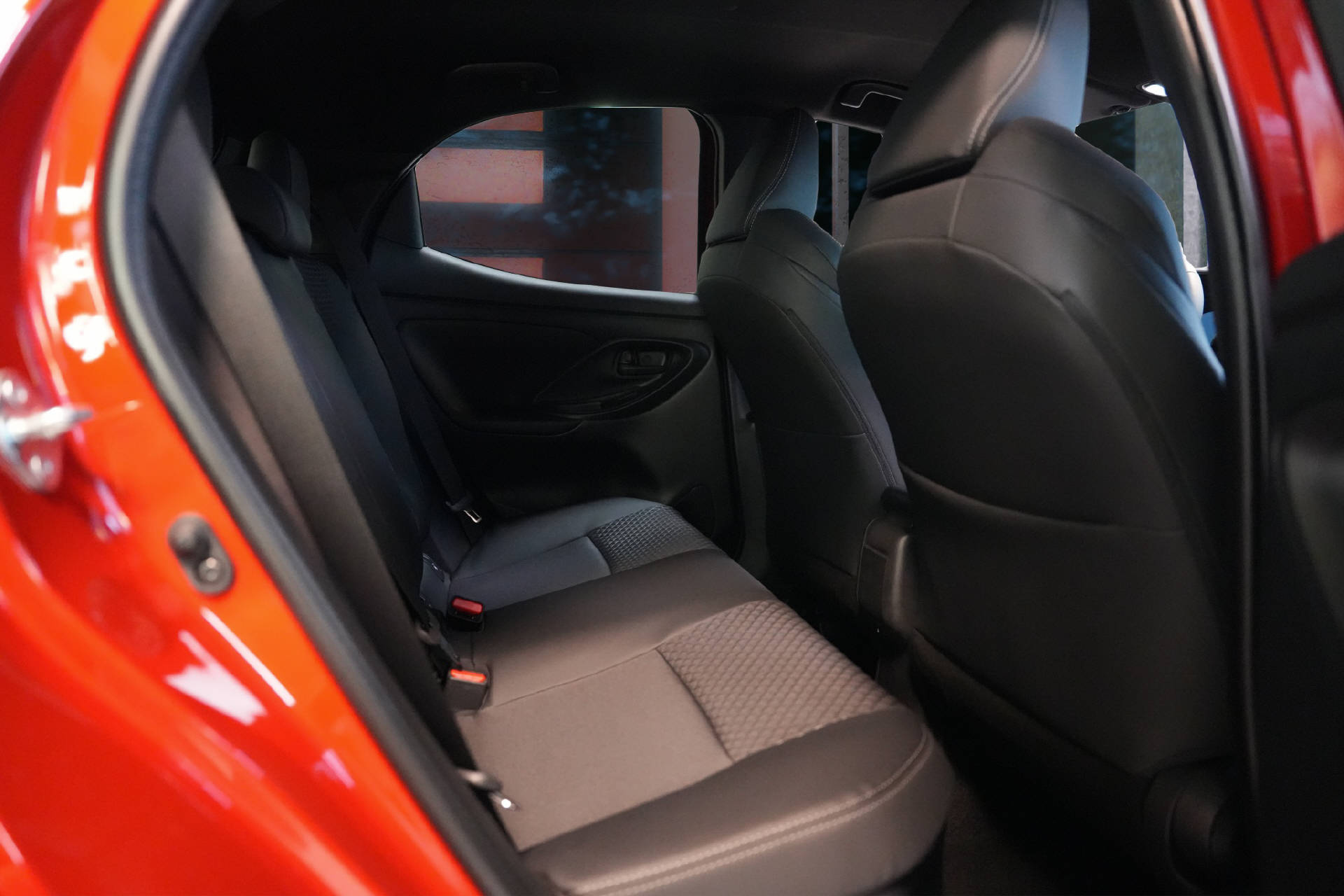 TOYOTA Yaris 1.5 VVT-i HSD Premium-image-10