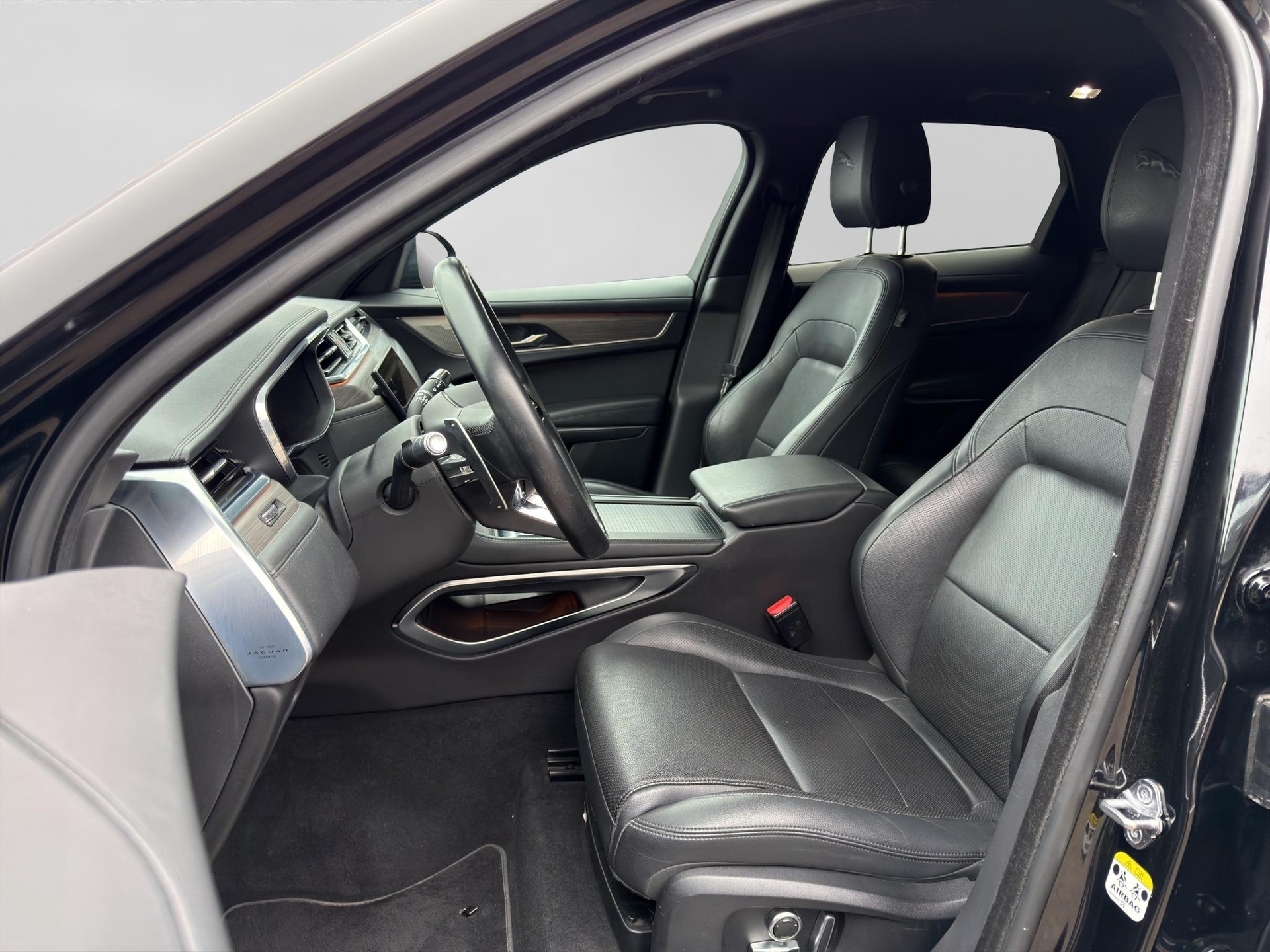 JAGUAR F-Pace 2.0 P400e SE AWD-showroom-element-1
