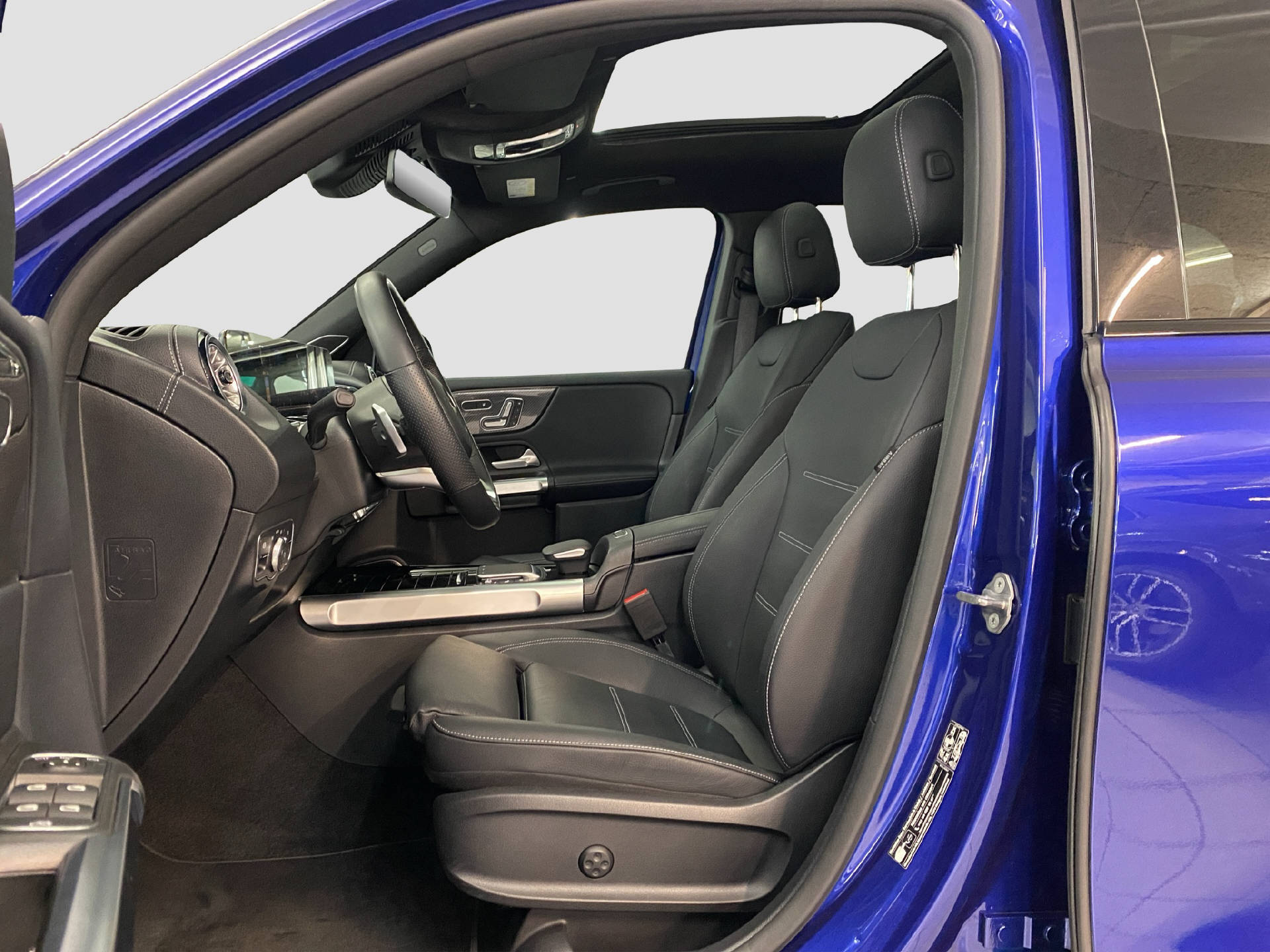 MERCEDES-BENZ GLB 220 d AMG Line 4MATIC-image-6