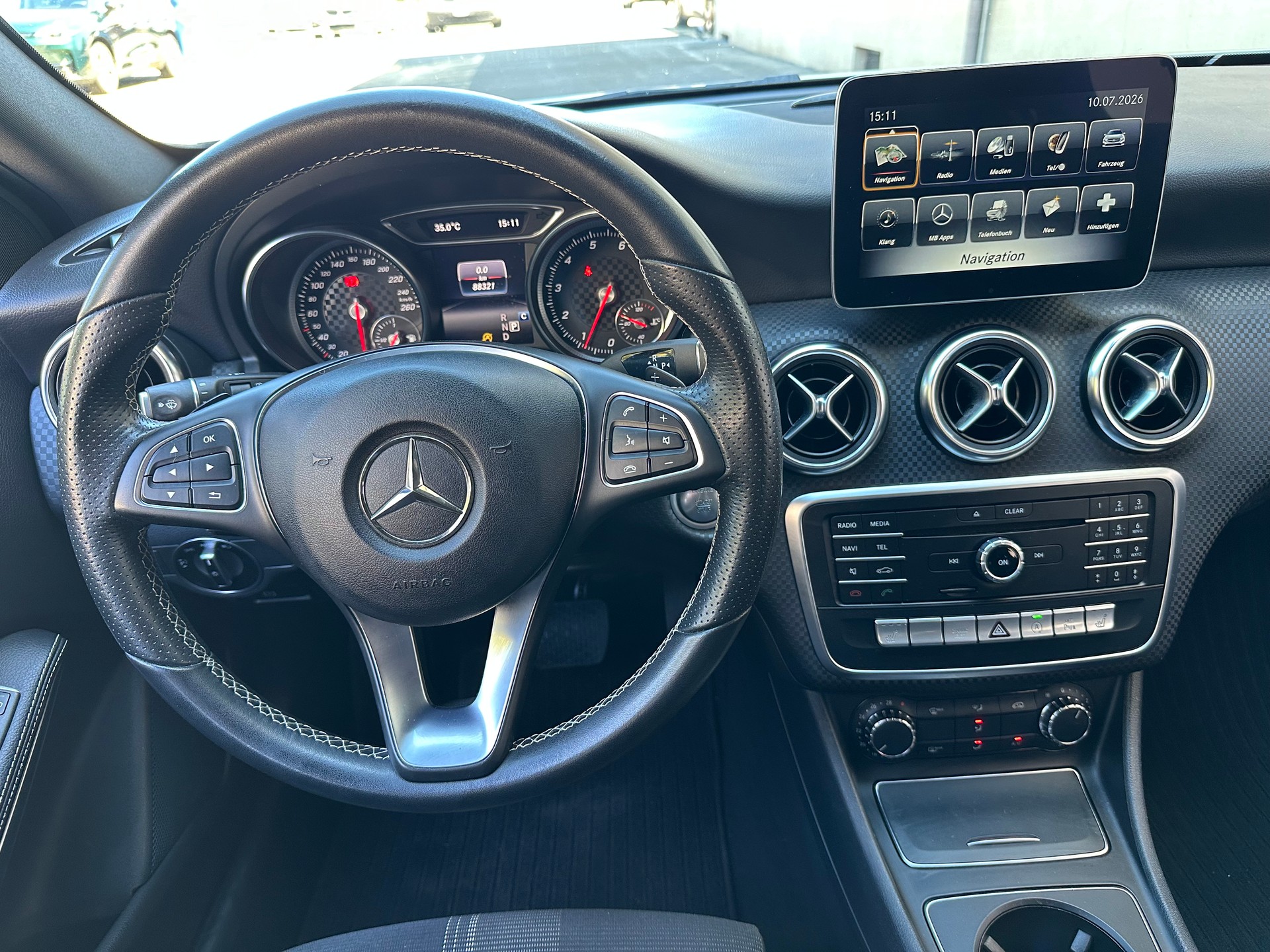 MERCEDES-BENZ A 200 Night Star 7G-DCT-image-10
