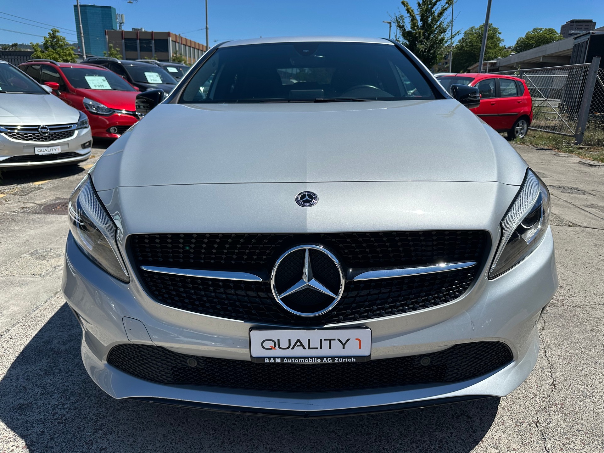 MERCEDES-BENZ A 200 Night Star 7G-DCT-showroom-element-1