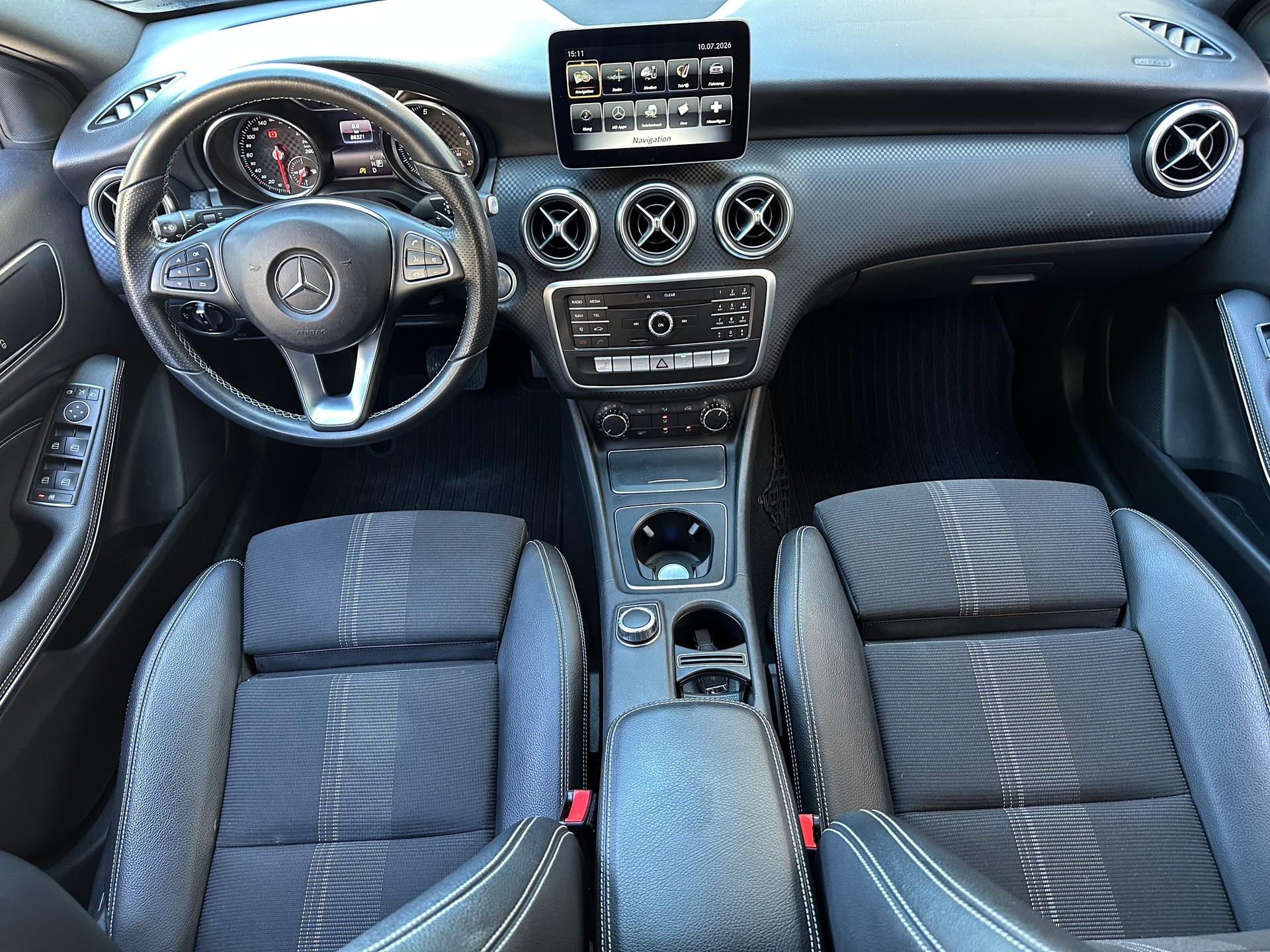 MERCEDES-BENZ A 200 Night Star 7G-DCT-image-8