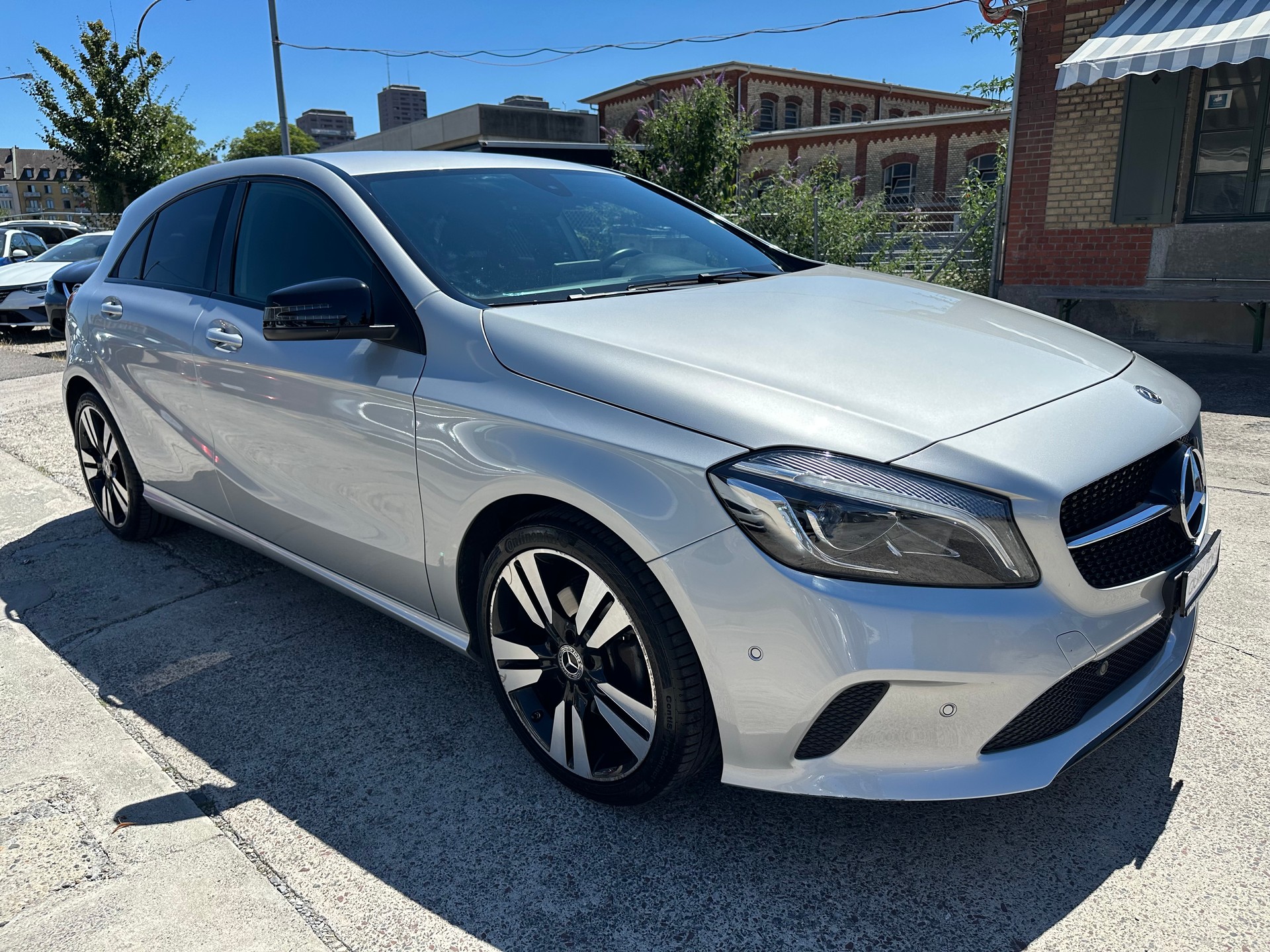 MERCEDES-BENZ A 200 Night Star 7G-DCT-showroom-element-2