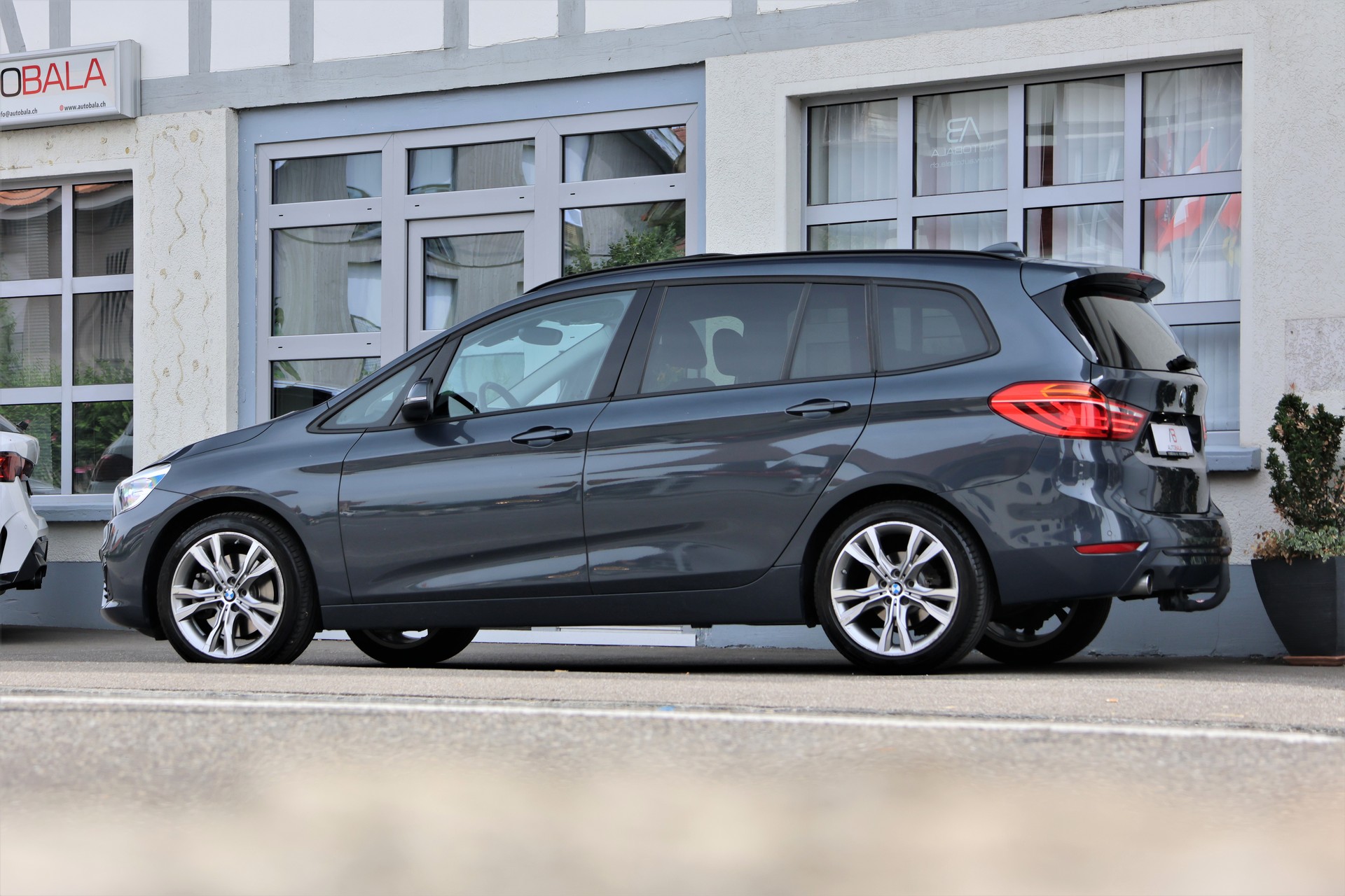 BMW 220d xDrive Gran Tourer Sport Line Steptronic (CH)-showroom-element-3