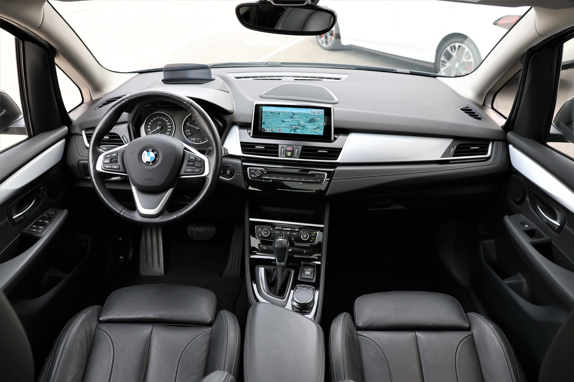BMW 220d xDrive Gran Tourer Sport Line Steptronic (CH)-image-14