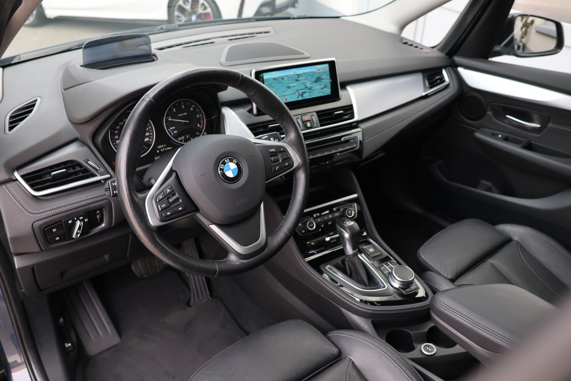 BMW 220d xDrive Gran Tourer Sport Line Steptronic (CH)-image-9