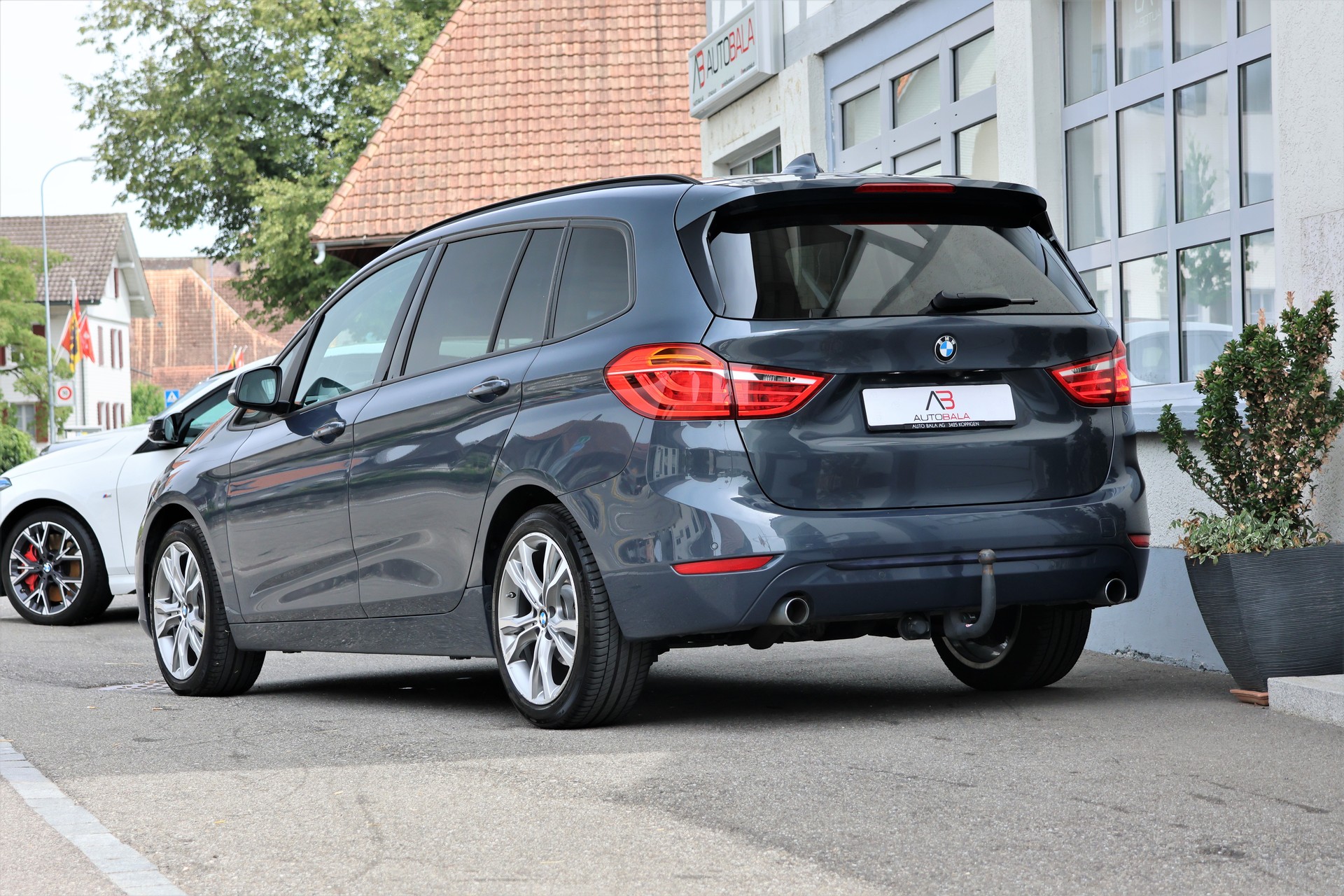 BMW 220d xDrive Gran Tourer Sport Line Steptronic (CH)-showroom-element-2