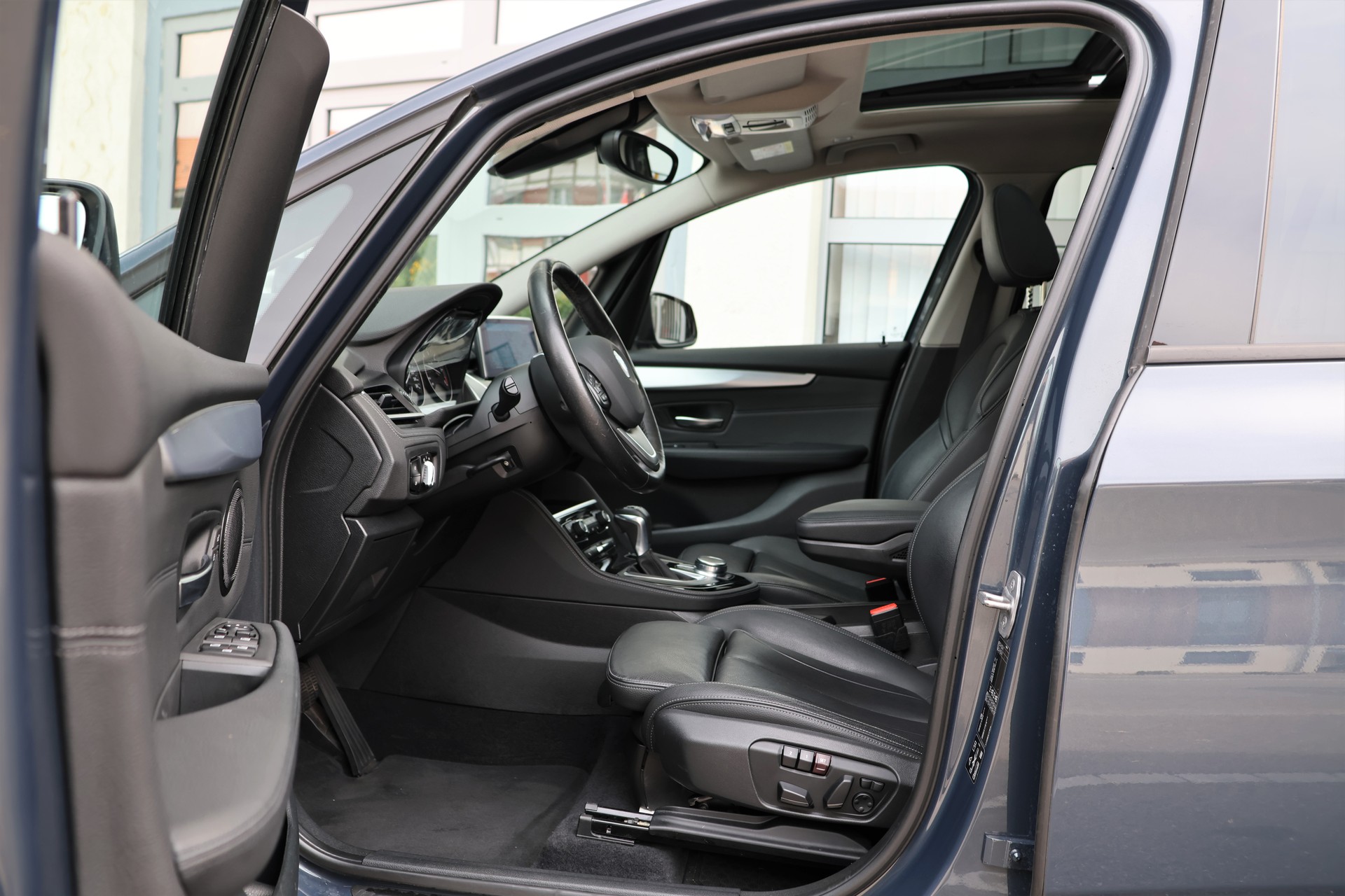 BMW 220d xDrive Gran Tourer Sport Line Steptronic (CH)-image-8