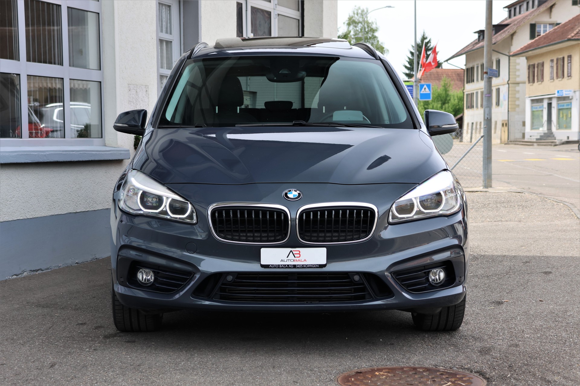 BMW 220d xDrive Gran Tourer Sport Line Steptronic (CH)-showroom-element-1
