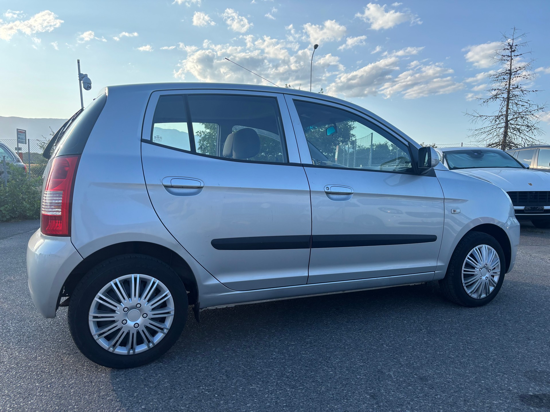 KIA Picanto 1.1 EX-showroom-element-3
