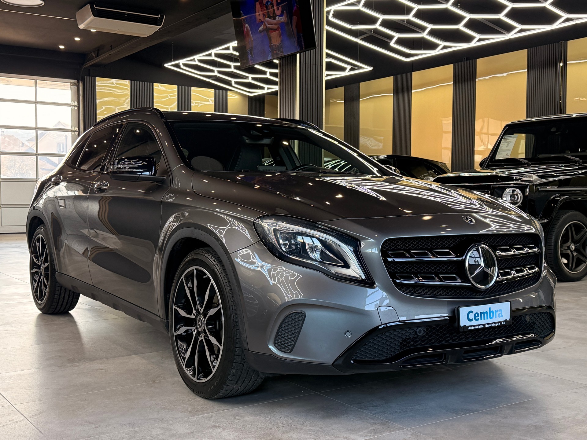 MERCEDES-BENZ GLA 200 Night Star 7G-DCT-showroom-element-2