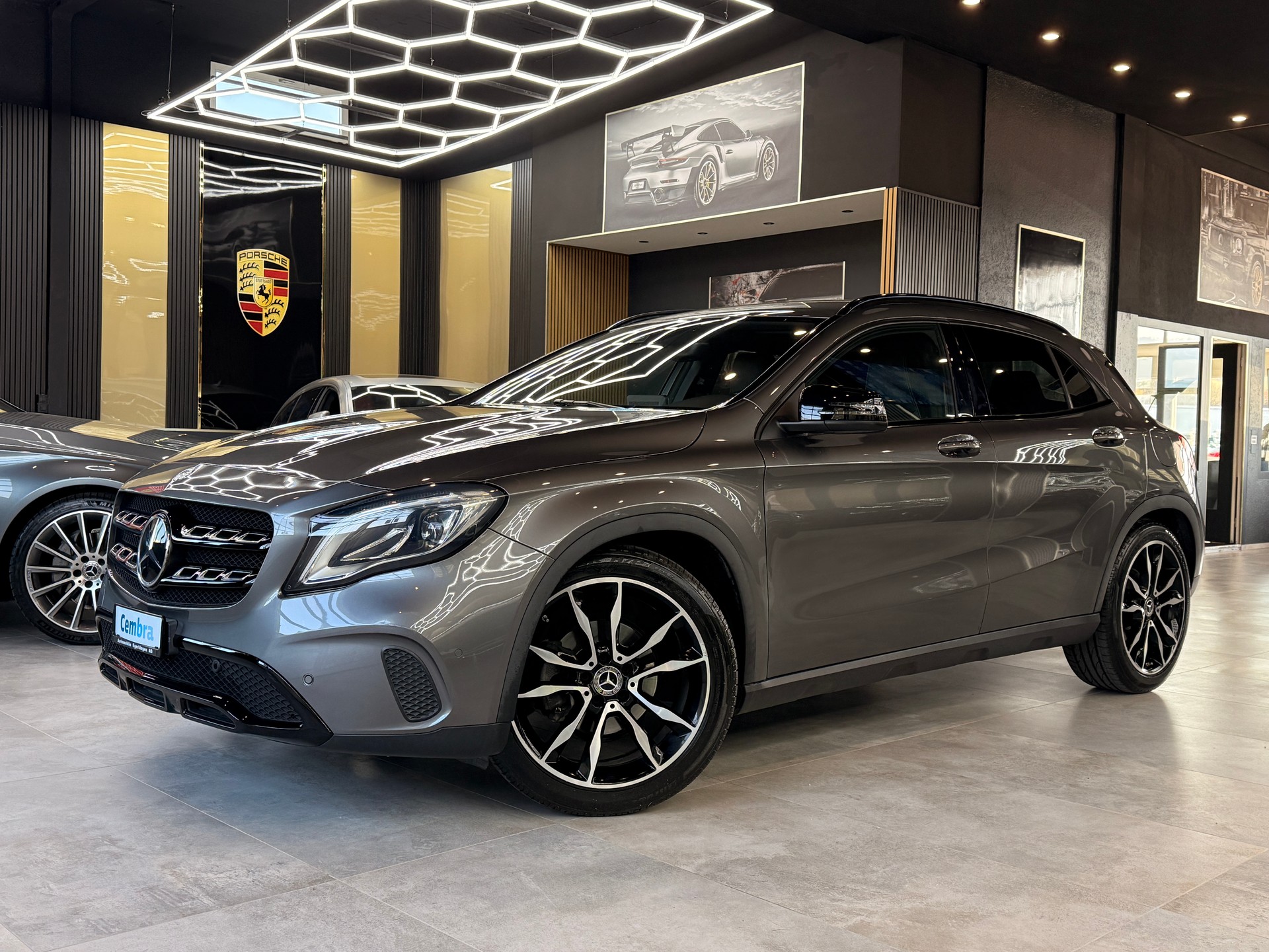 MERCEDES-BENZ GLA 200 Night Star 7G-DCT