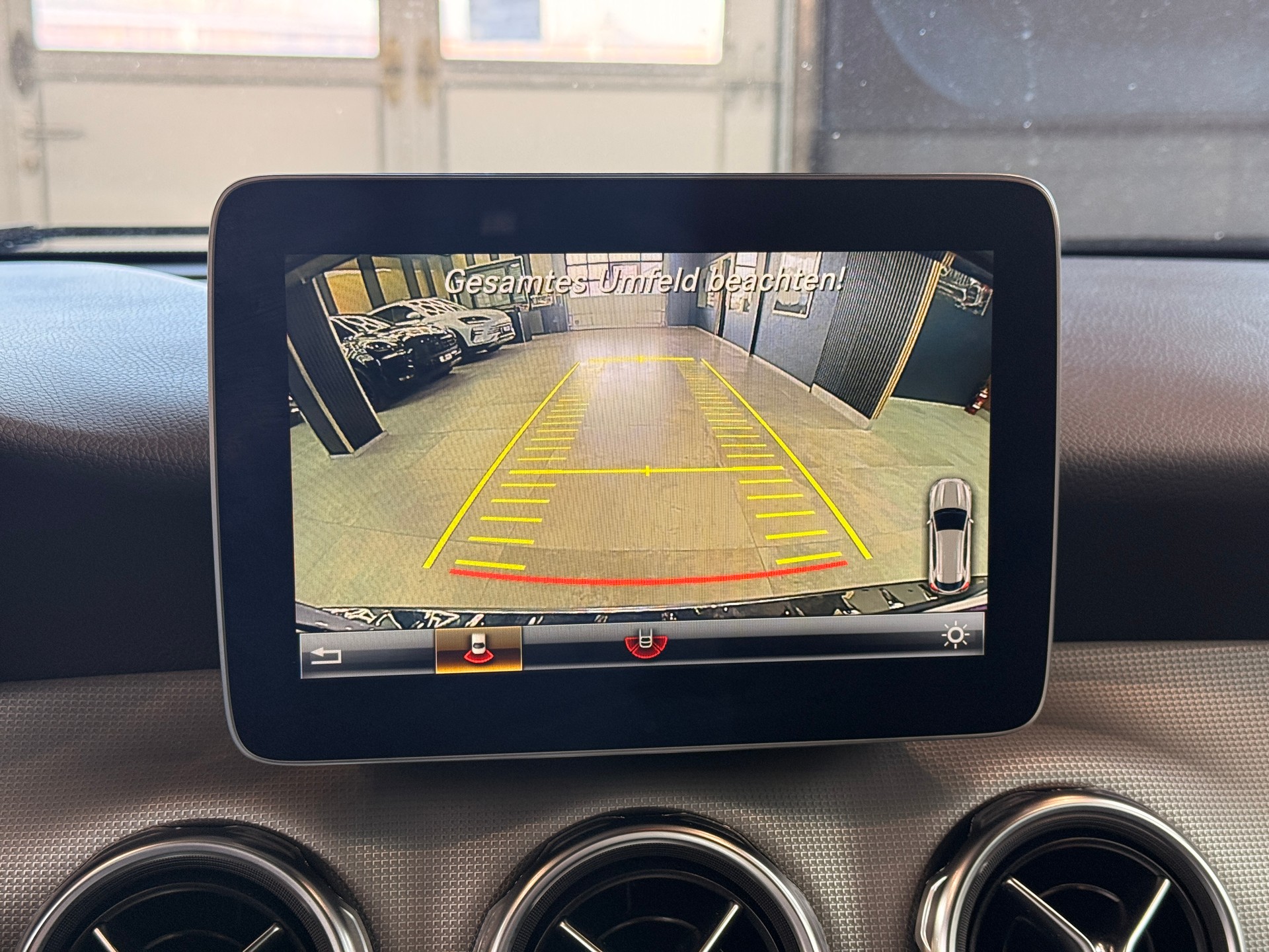 MERCEDES-BENZ GLA 200 Night Star 7G-DCT-image-18