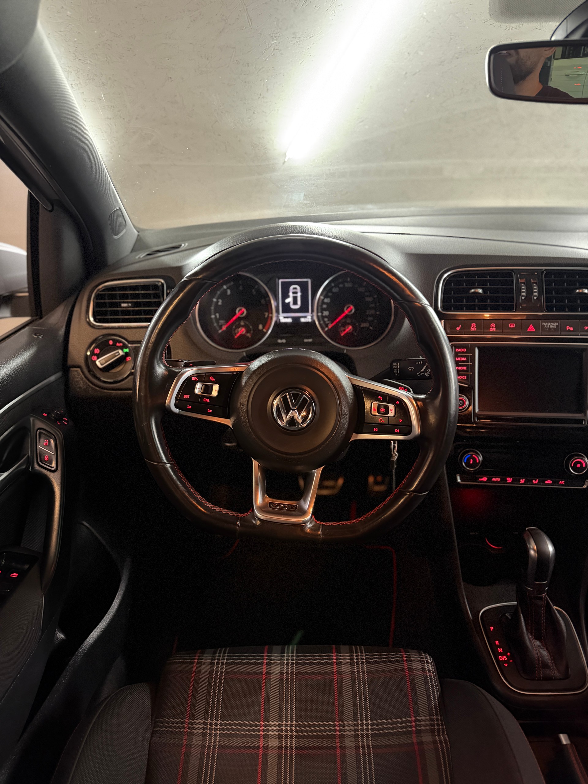 VW Polo 1.8 TSI GTI DSG-image-17