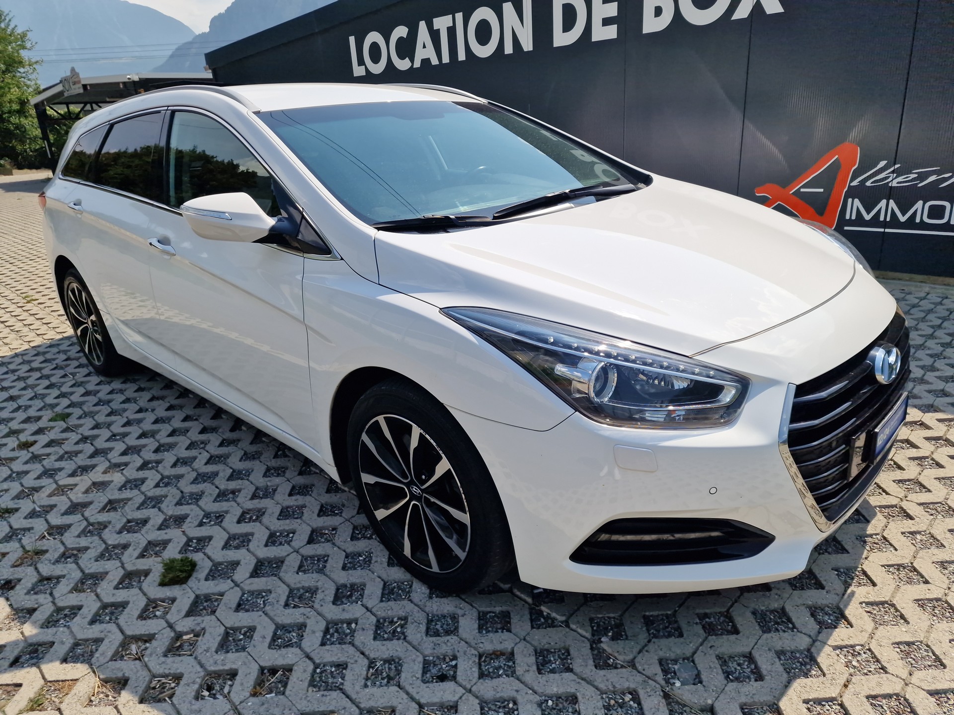 HYUNDAI i40 Wagon 1.7 CRDI Vertex Automatic-image-2
