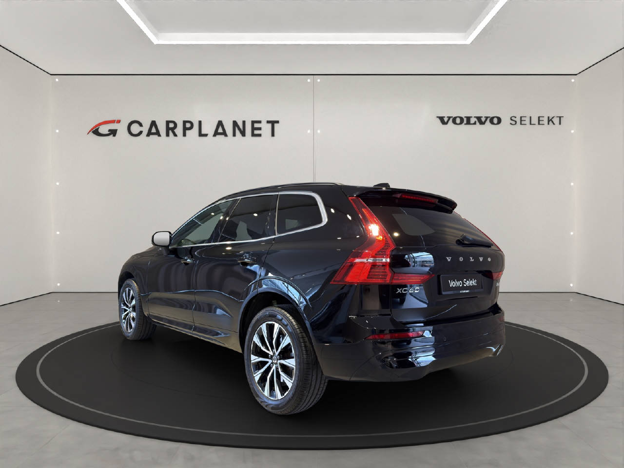 VOLVO XC60 2.0 B4 MH Momentum AWD-showroom-element-2