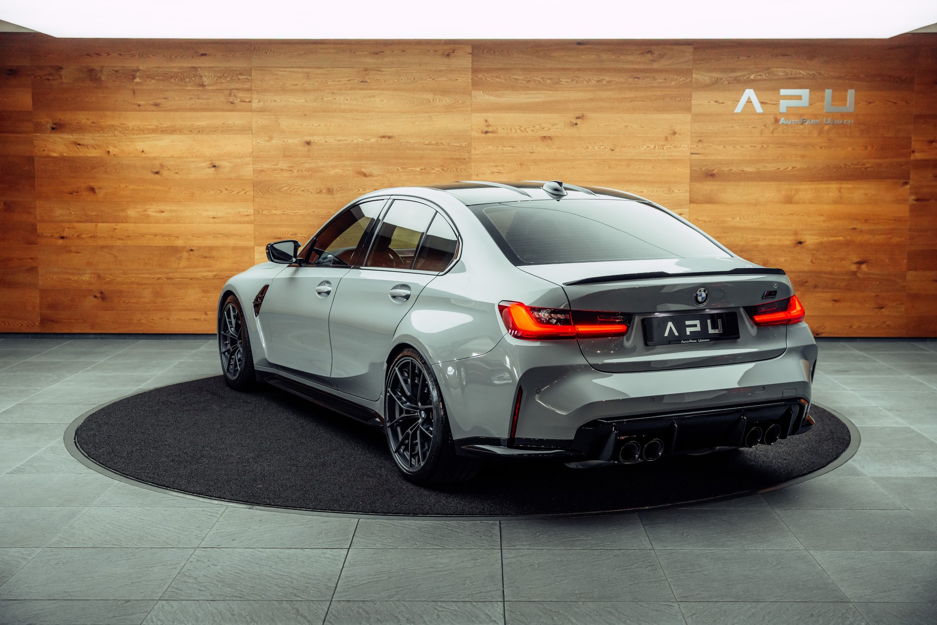 BMW M3 Competition xDrive-showroom-element-2
