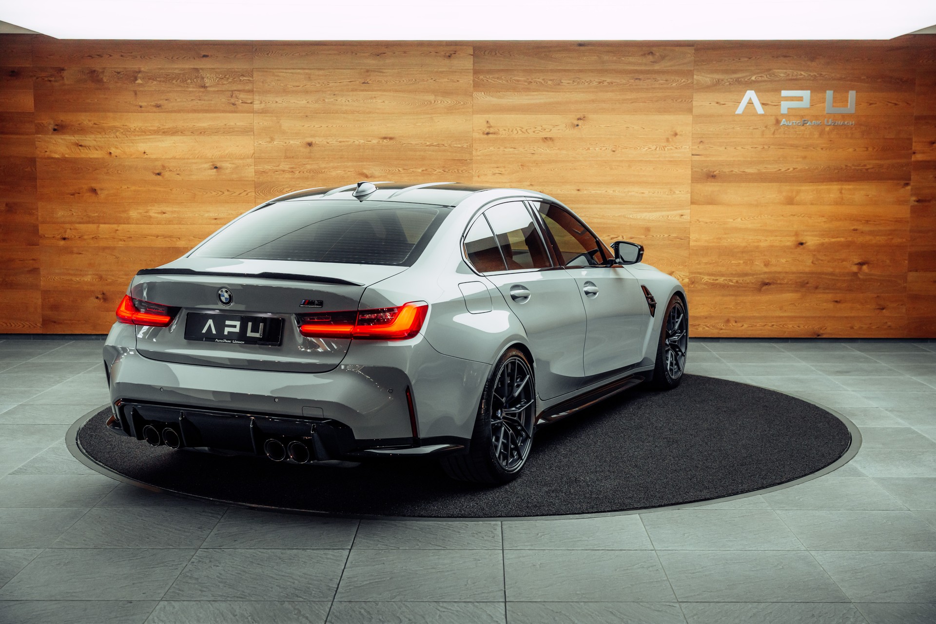 BMW M3 Competition xDrive-showroom-element-1
