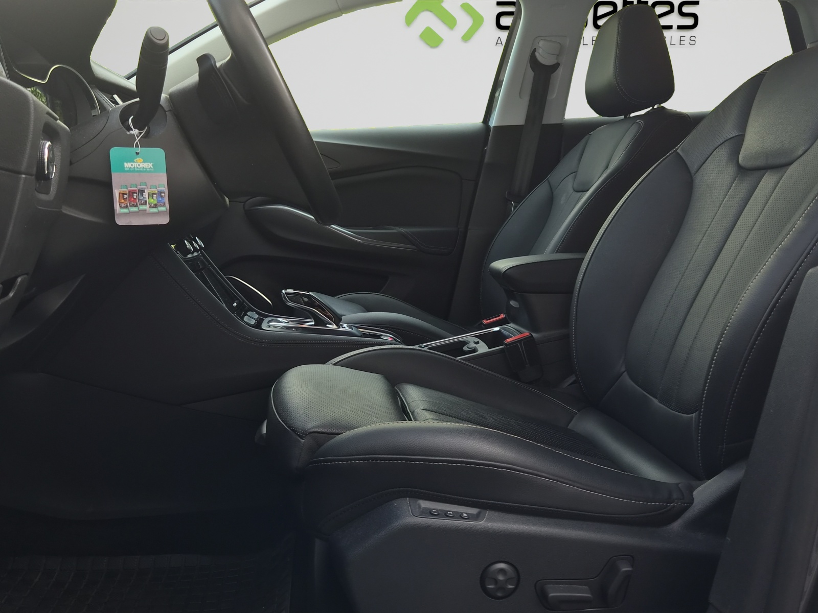 OPEL Grandland X 1.6 Hybrid4 Ultimate Automatik-image-10