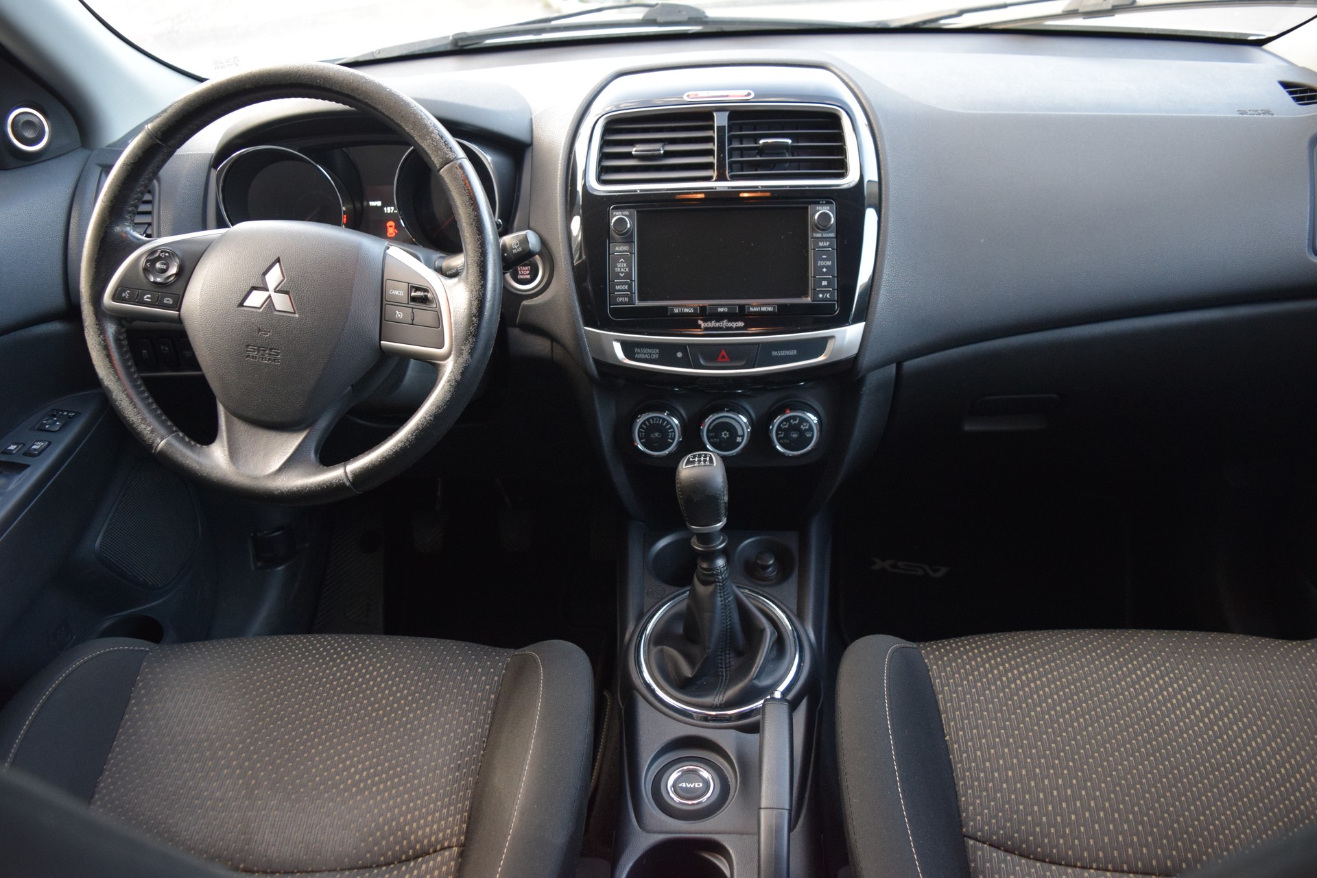 MITSUBISHI ASX 1.8 DID Celebration 300K 4WD-image-11