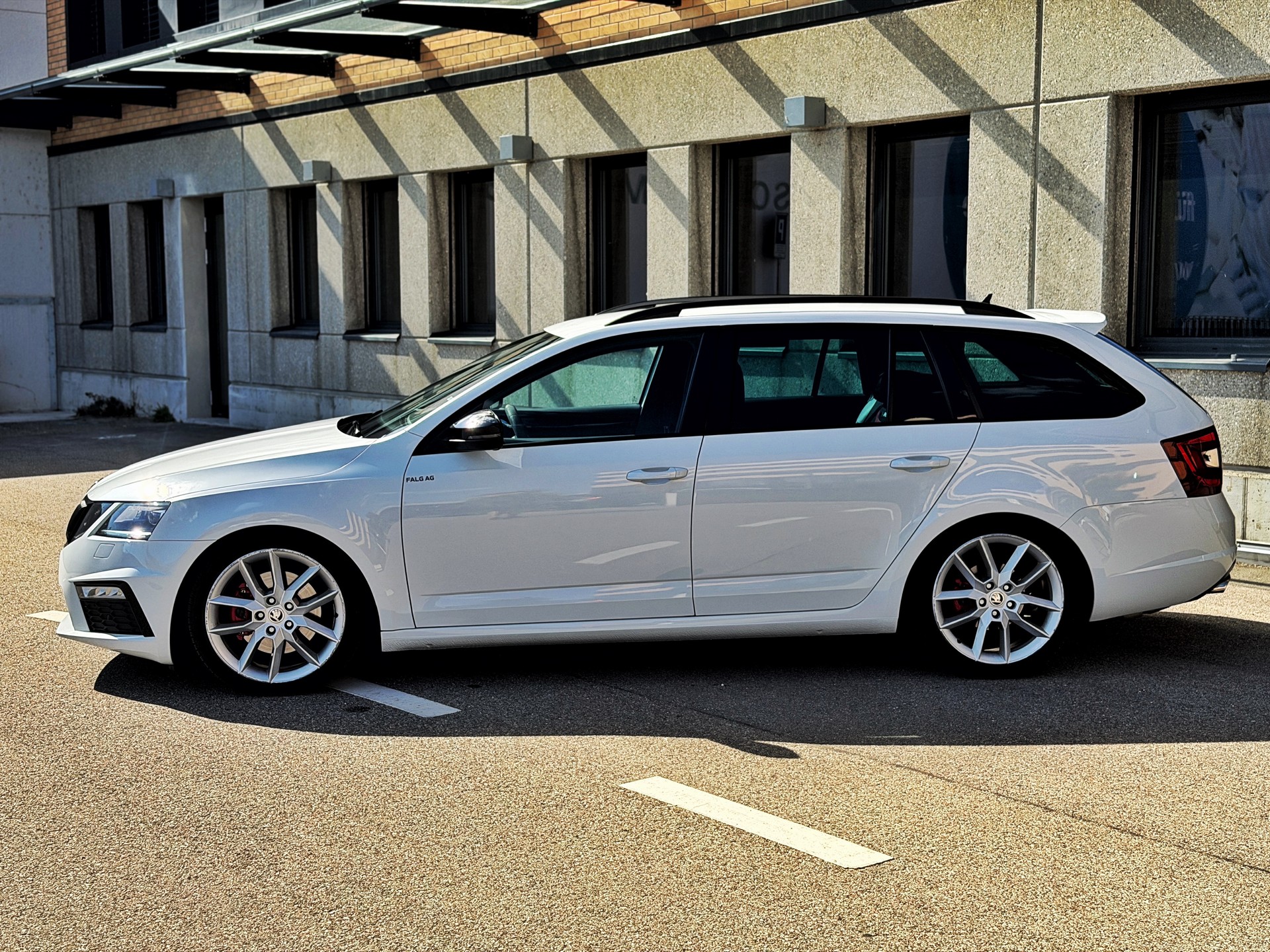 SKODA Octavia Combi 2.0 TDI RS 4x4 DSG-showroom-element-1