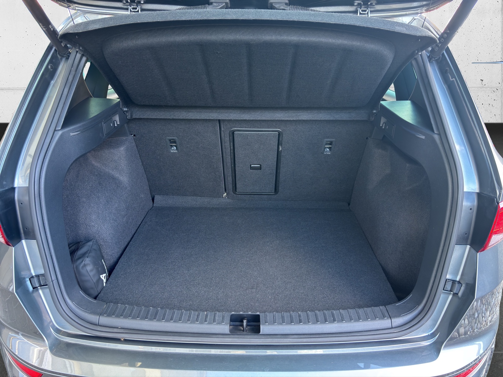 CUPRA Ateca 2.0TSI VZ 4Drive DSG mit AHK, fortl. Werksgarantie 5 Jahre, Leder & Supersportlenkrad-image-8