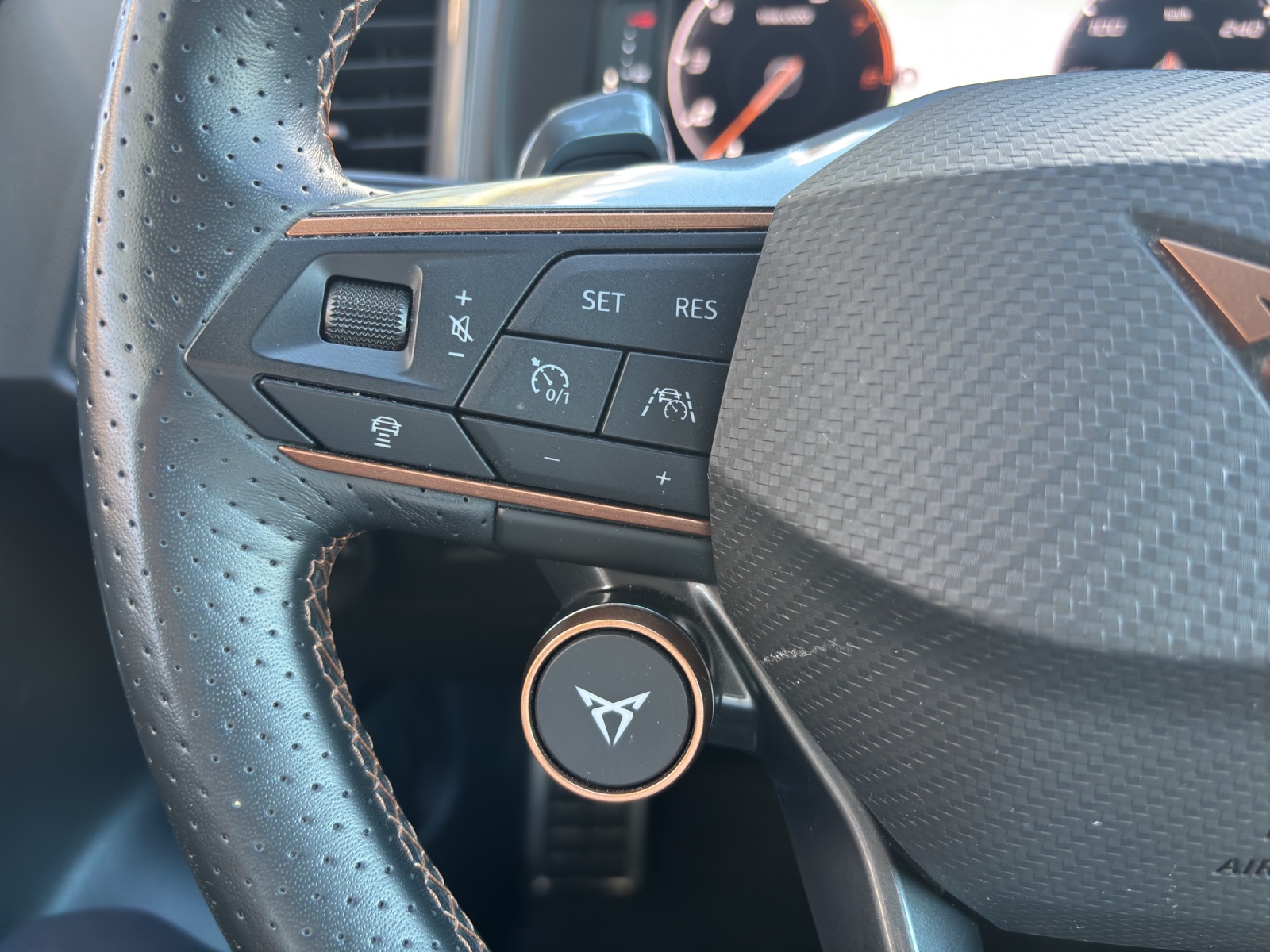 CUPRA Ateca 2.0TSI VZ 4Drive DSG mit AHK, fortl. Werksgarantie 5 Jahre, Leder & Supersportlenkrad-image-13
