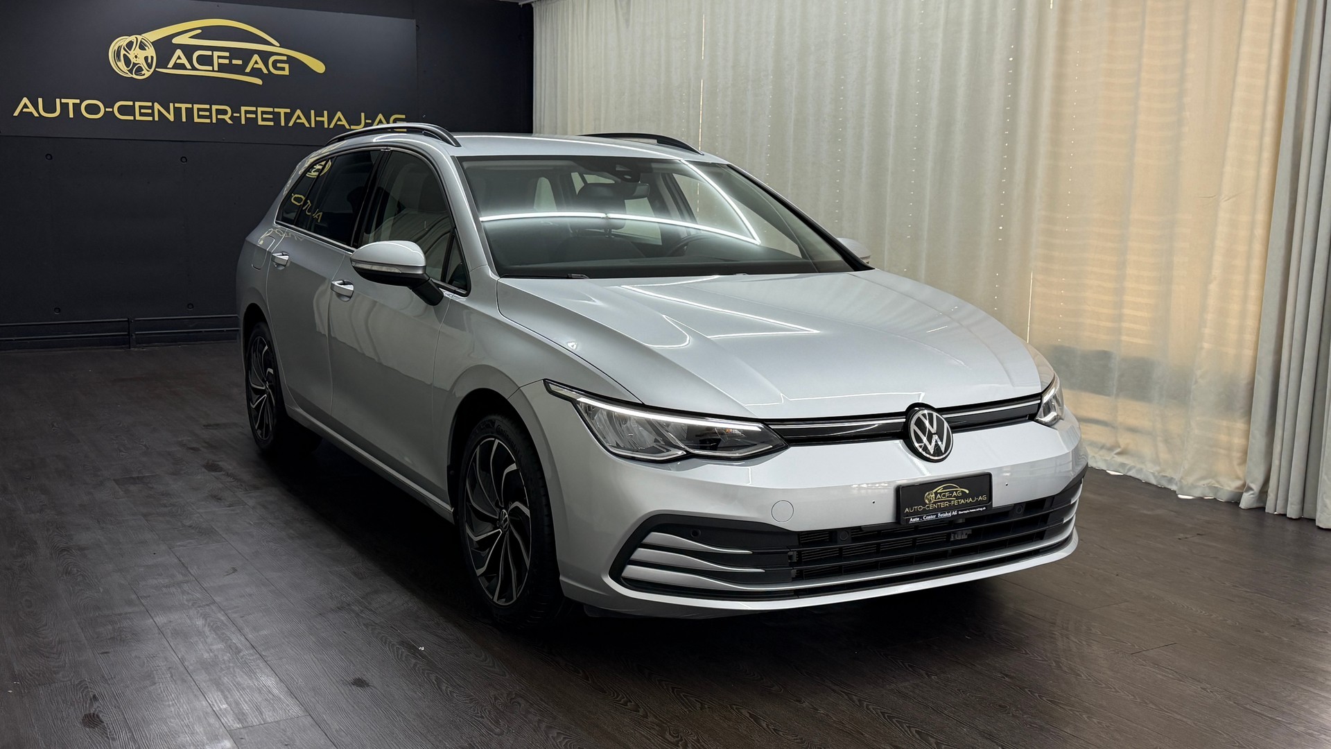 VW Golf Variant 1.5 eTSI mHEV Life-showroom-element-2