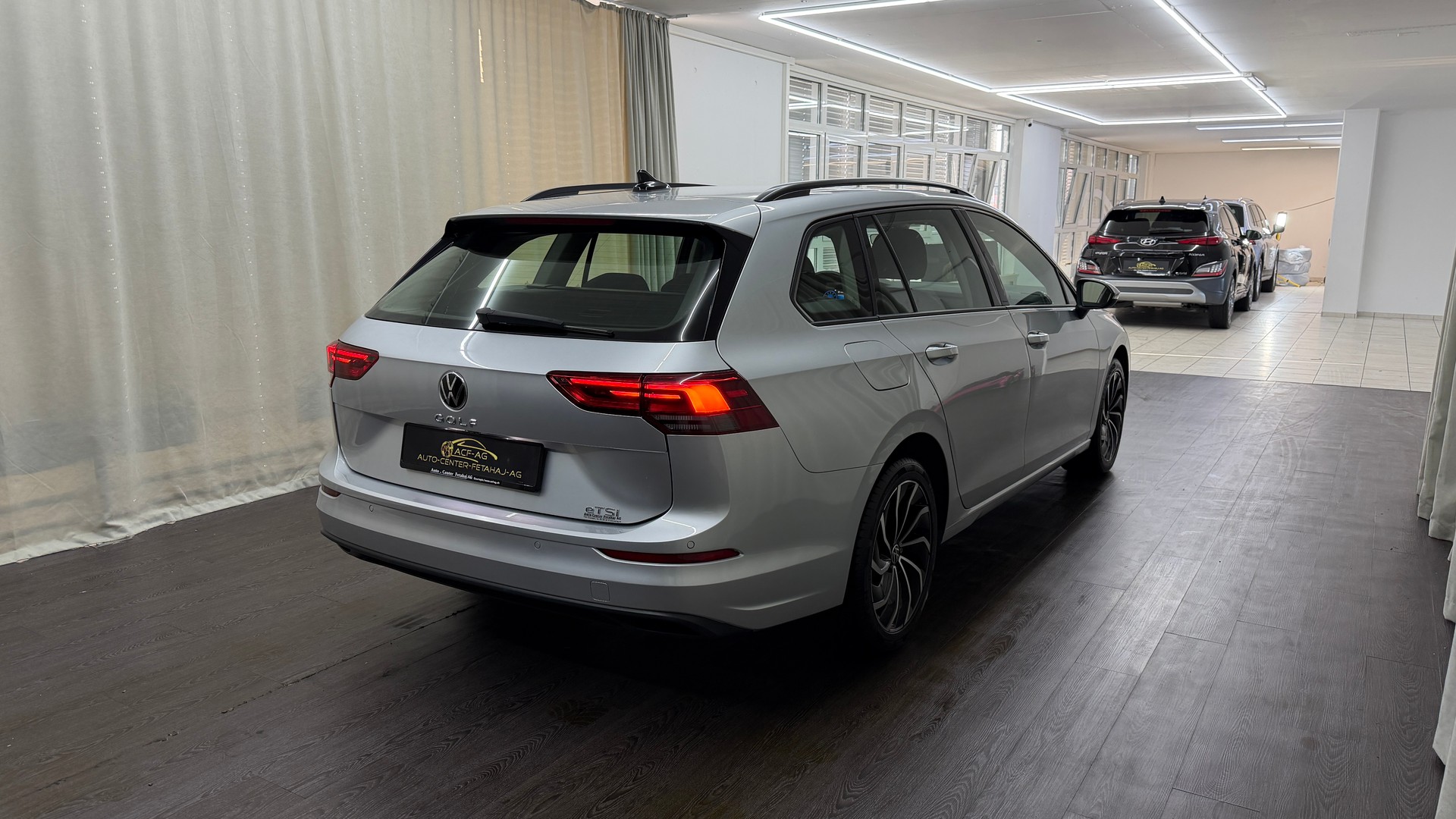 VW Golf Variant 1.5 eTSI mHEV Life-showroom-element-3