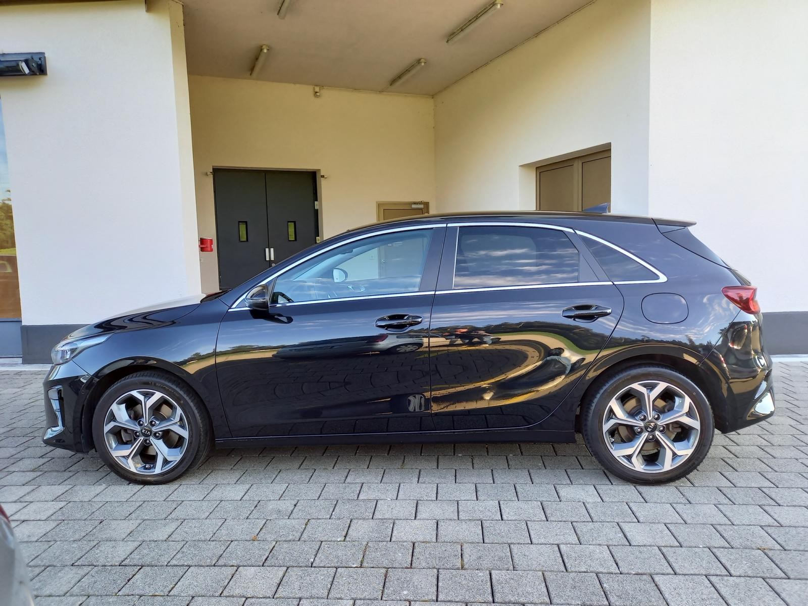 KIA Ceed 1.4 T-GDi Style DCT-showroom-element-2