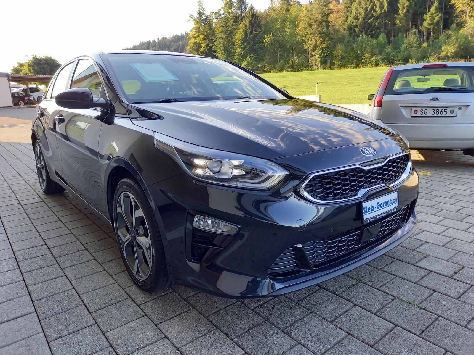 KIA Ceed 1.4 T-GDi Style DCT-showroom-element-3