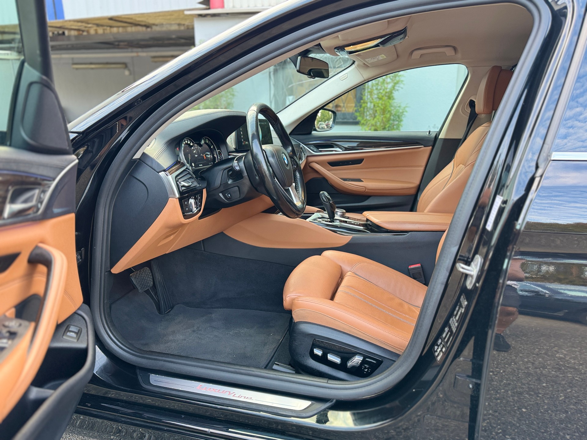 BMW 530d xDrive Touring Luxury Line Steptronic-image-6