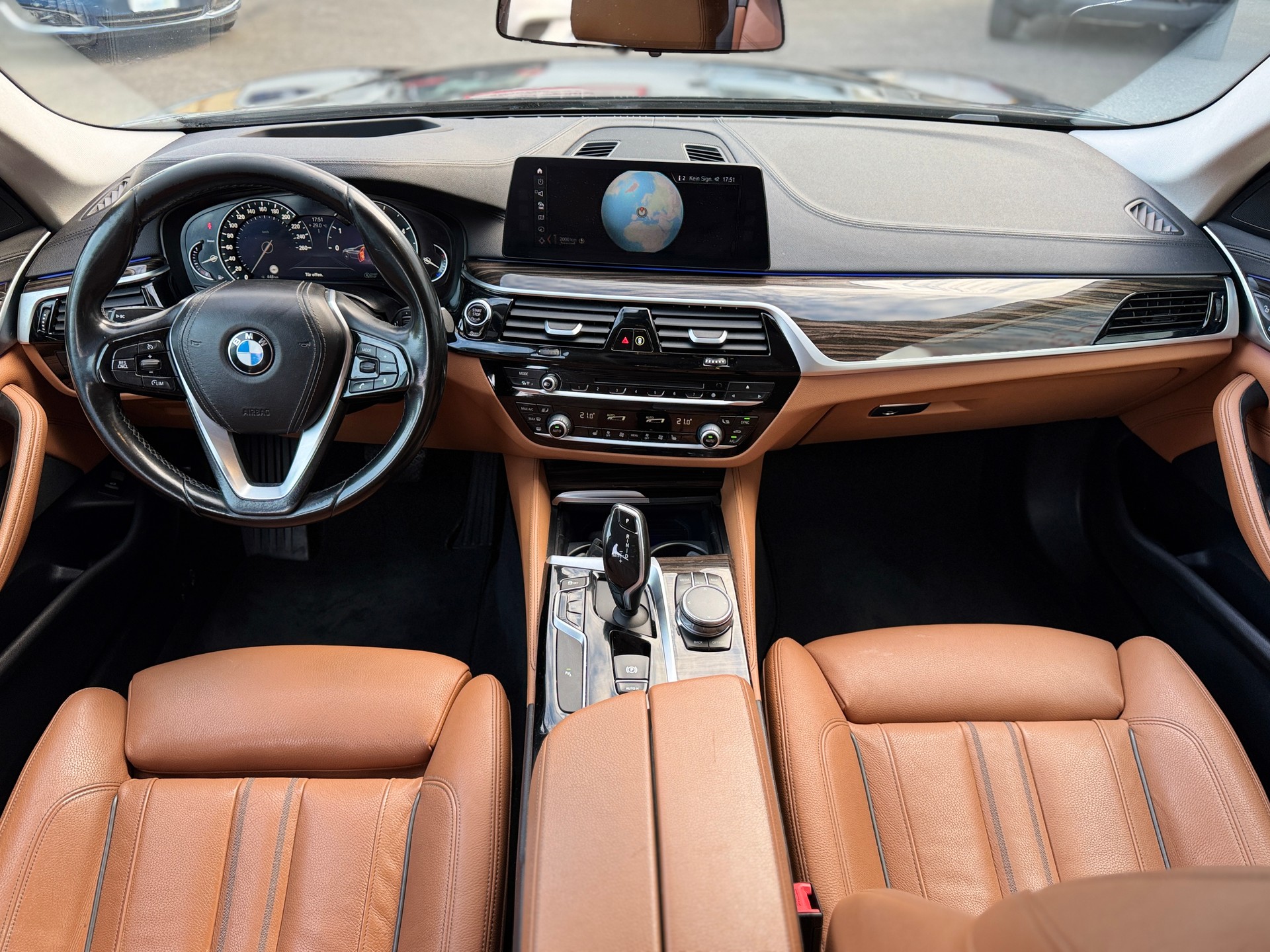 BMW 530d xDrive Touring Luxury Line Steptronic-image-11