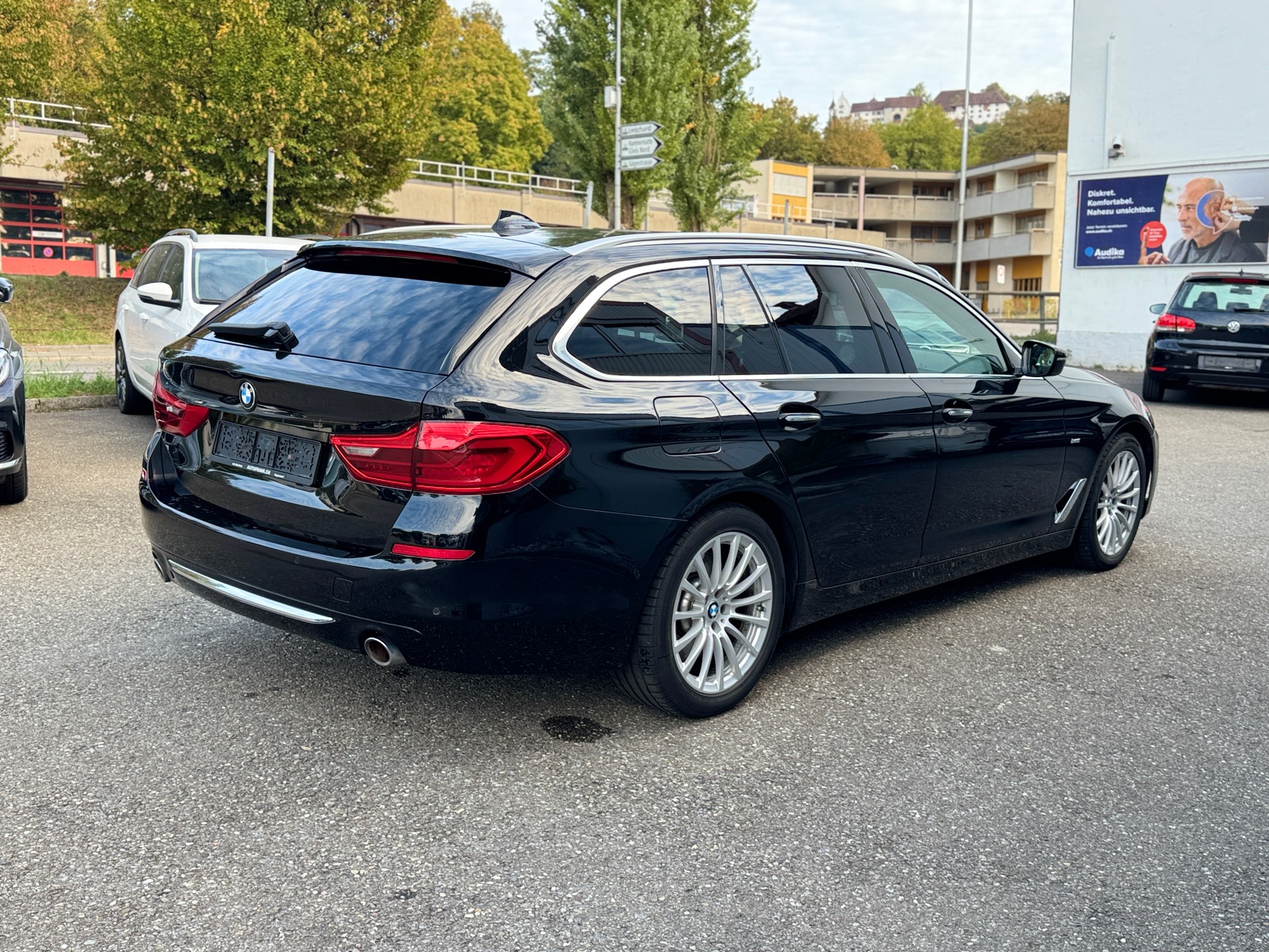 BMW 530d xDrive Touring Luxury Line Steptronic-image-3