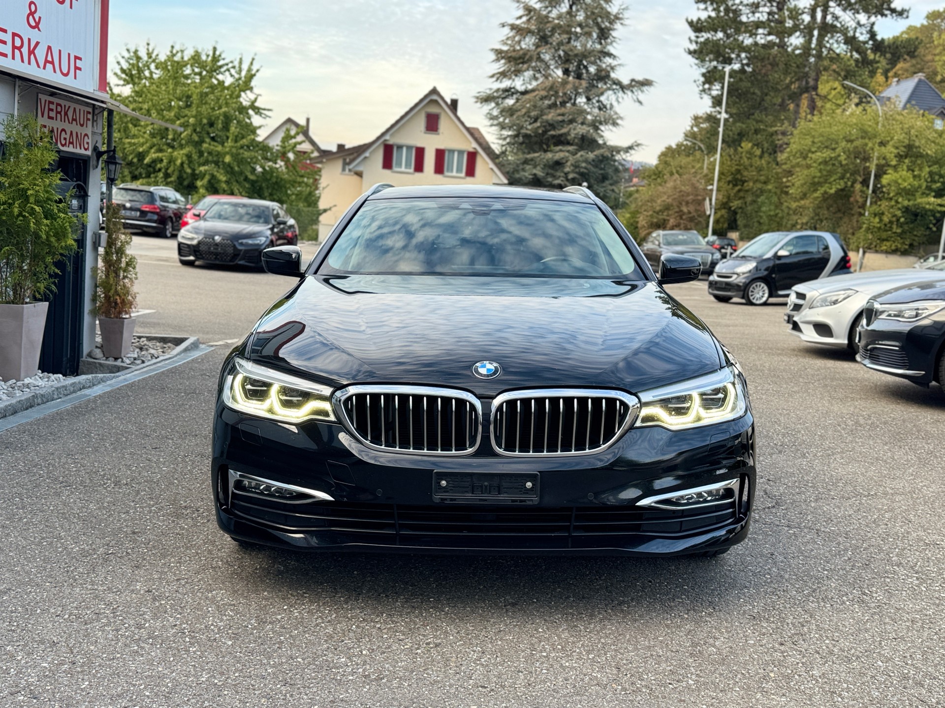 BMW 530d xDrive Touring Luxury Line Steptronic-image-5