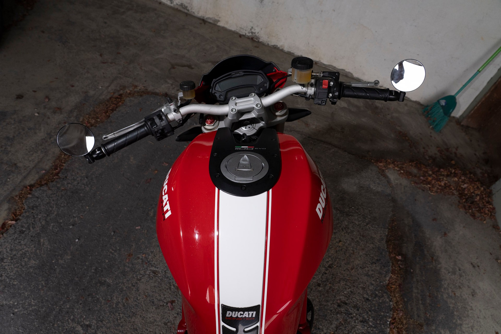 DUCATI Monster 1100 EVO ABS-image-5