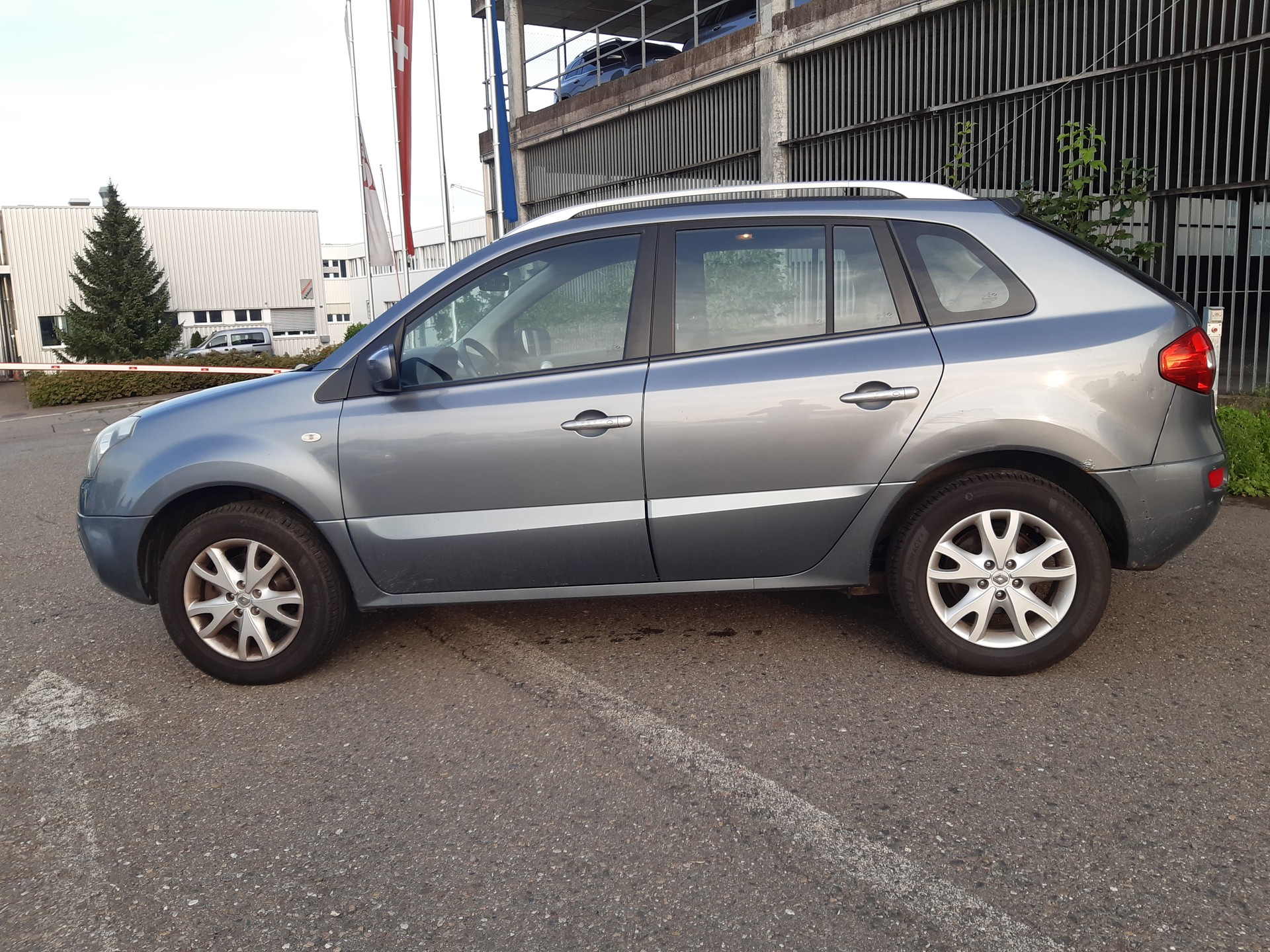 RENAULT Koleos 2.5 Dynamique Elégance 4x4-image-3