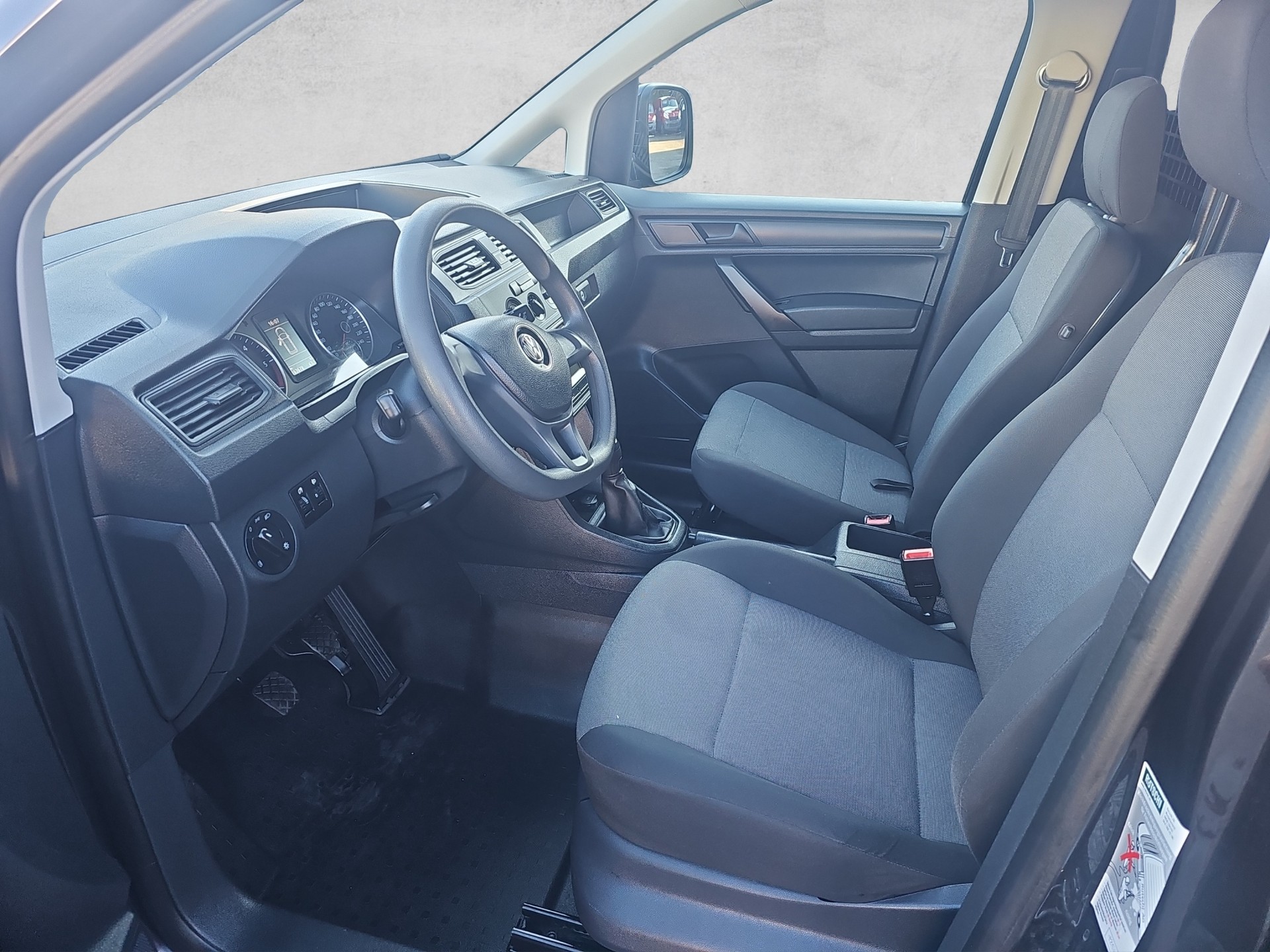 VW Caddy Maxi 2.0TDI Entry BlueMotion Technology-image-5