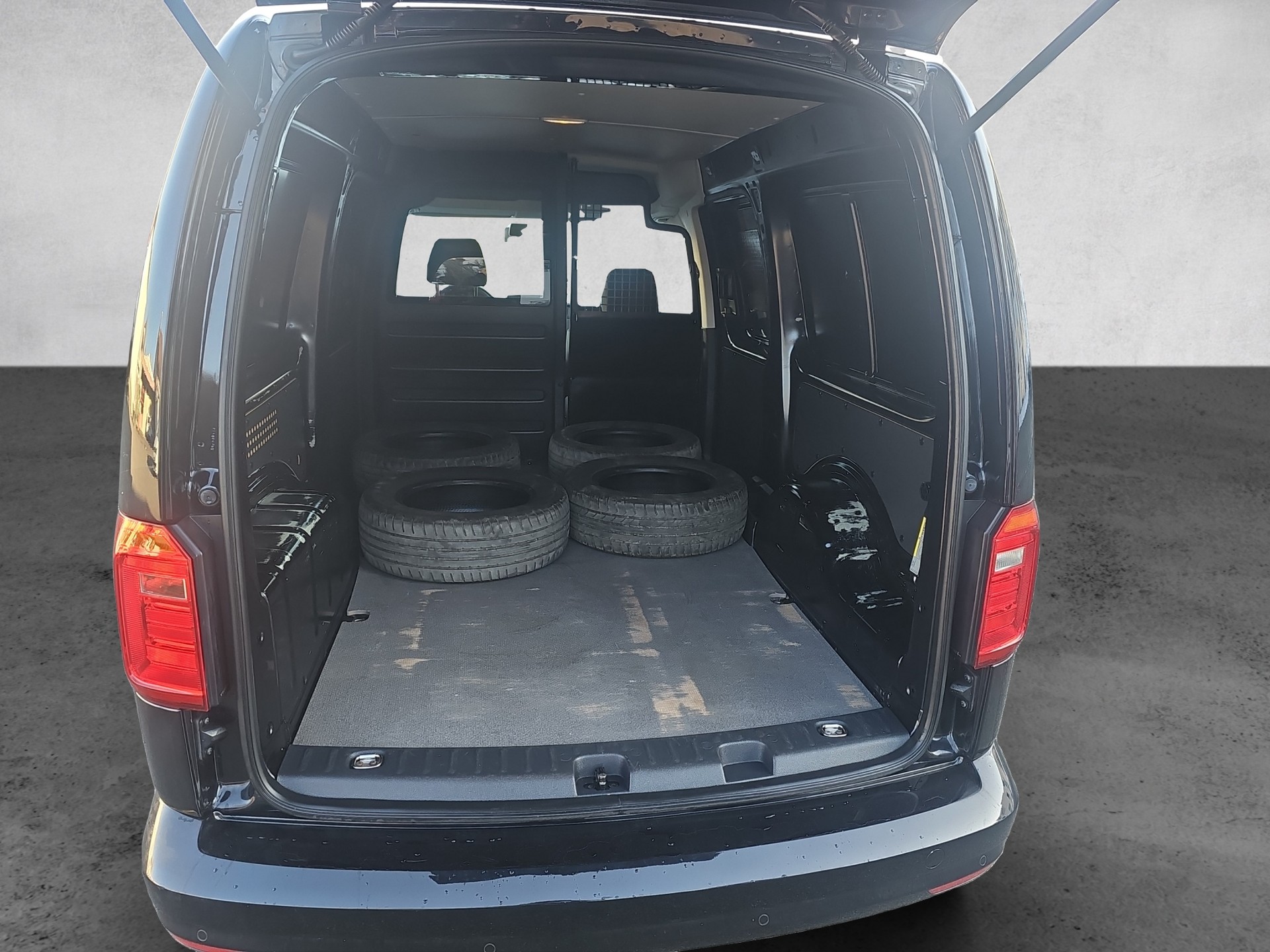 VW Caddy Maxi 2.0TDI Entry BlueMotion Technology-image-14