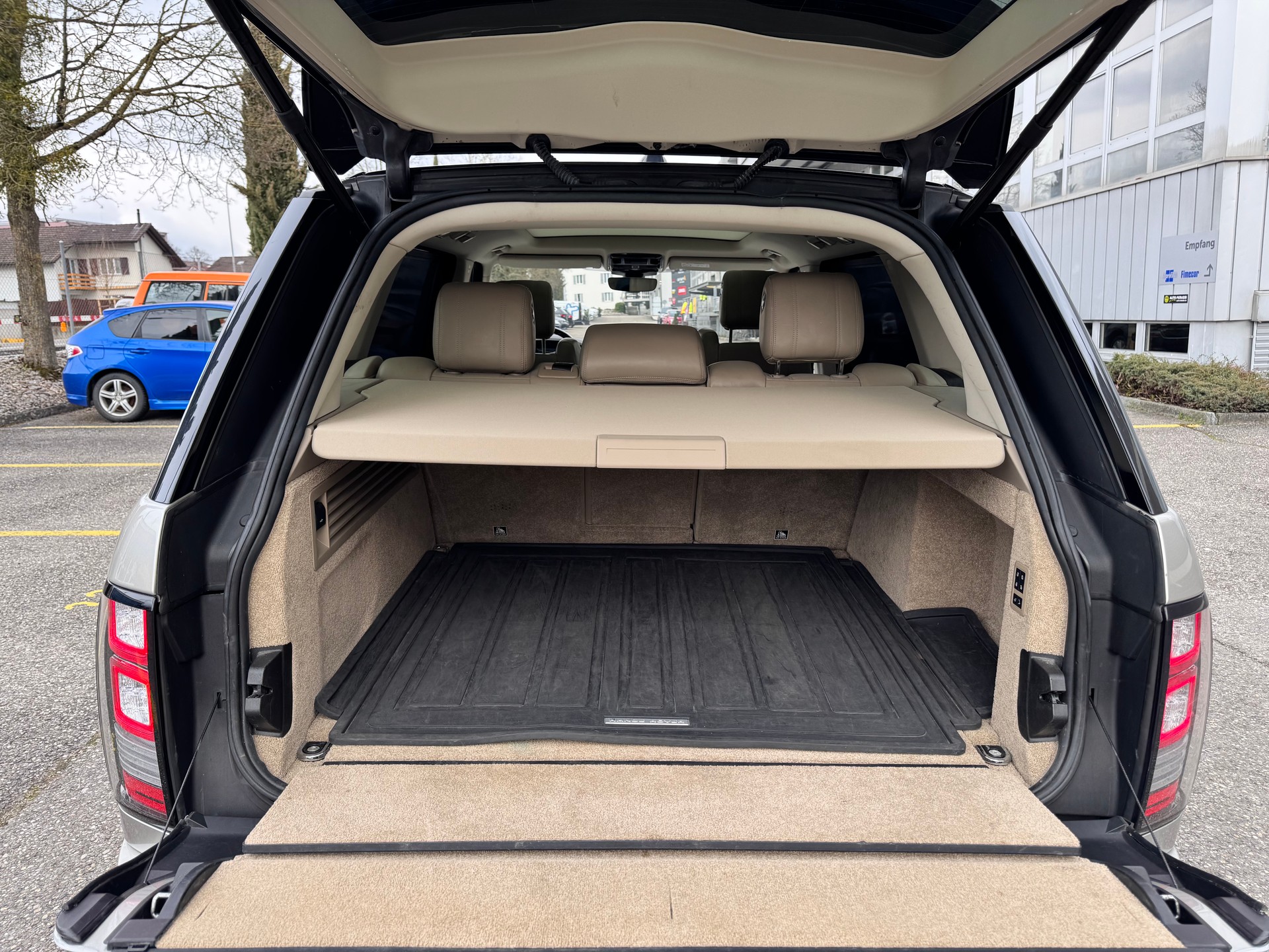 LAND ROVER Range Rover LWB 4.4 SDV8 Vogue Automatic-image-26