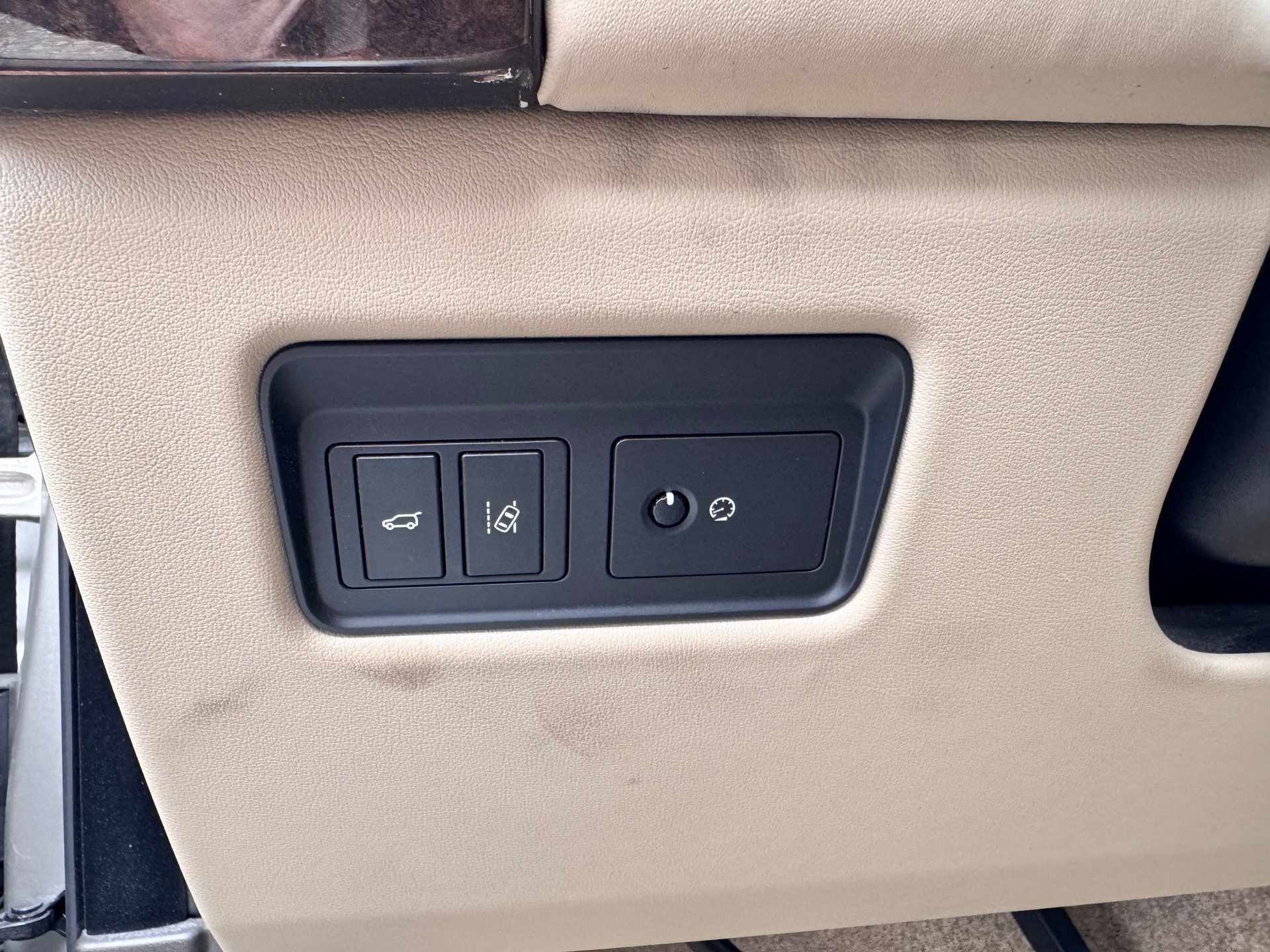 LAND ROVER Range Rover LWB 4.4 SDV8 Vogue Automatic-image-24